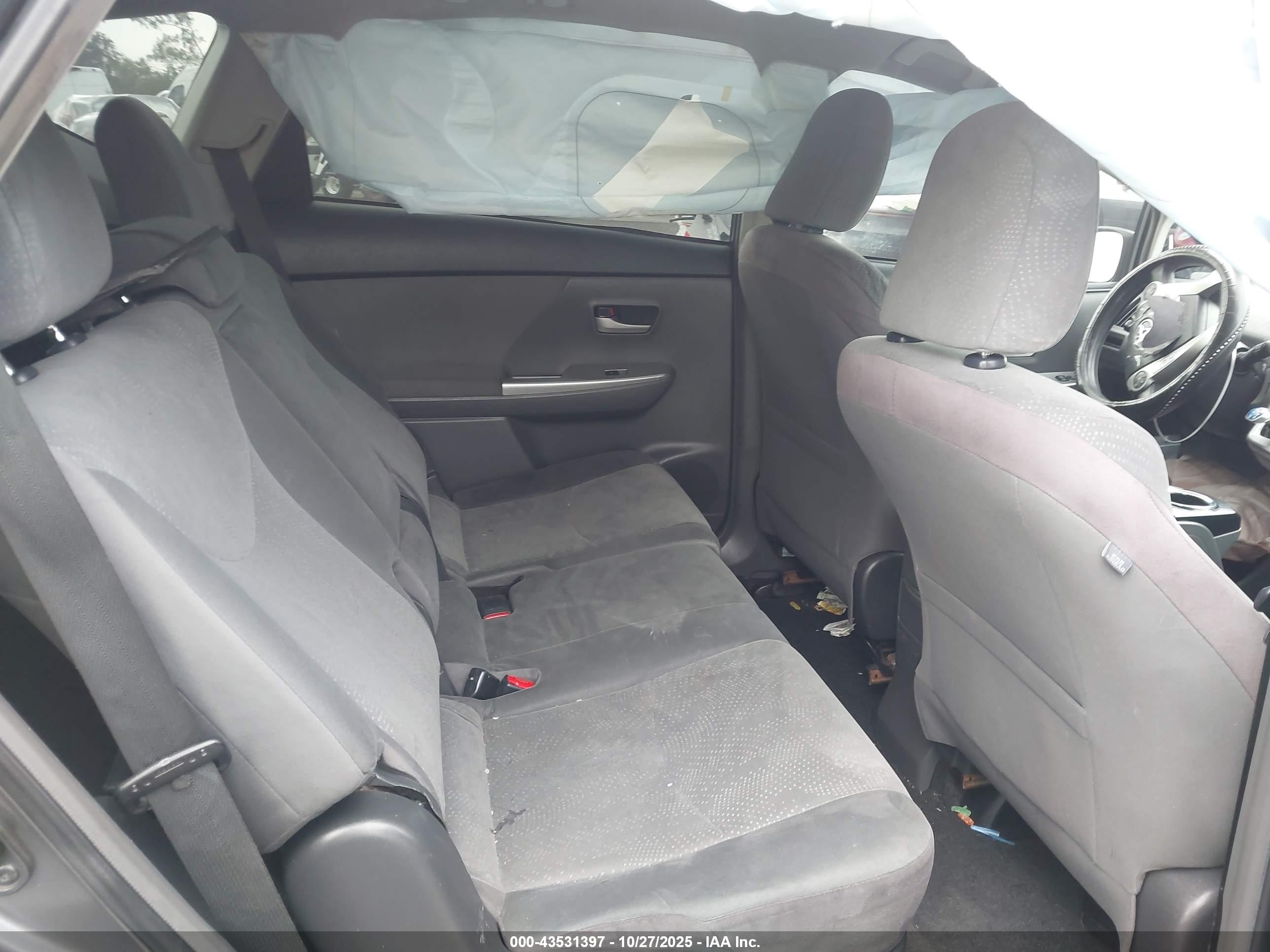 TOYOTA PRIUS image 8