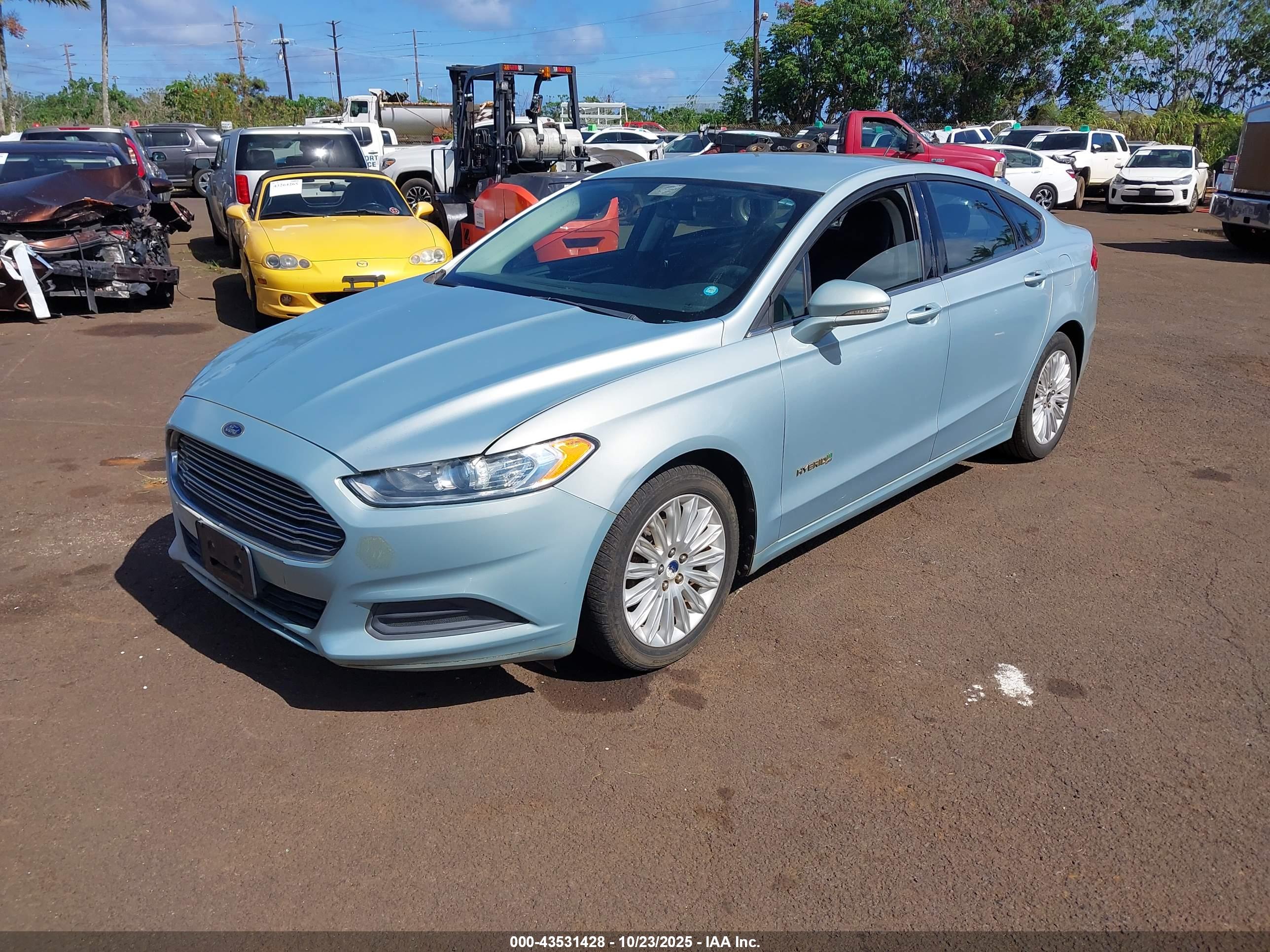 FORD FUSION image 2