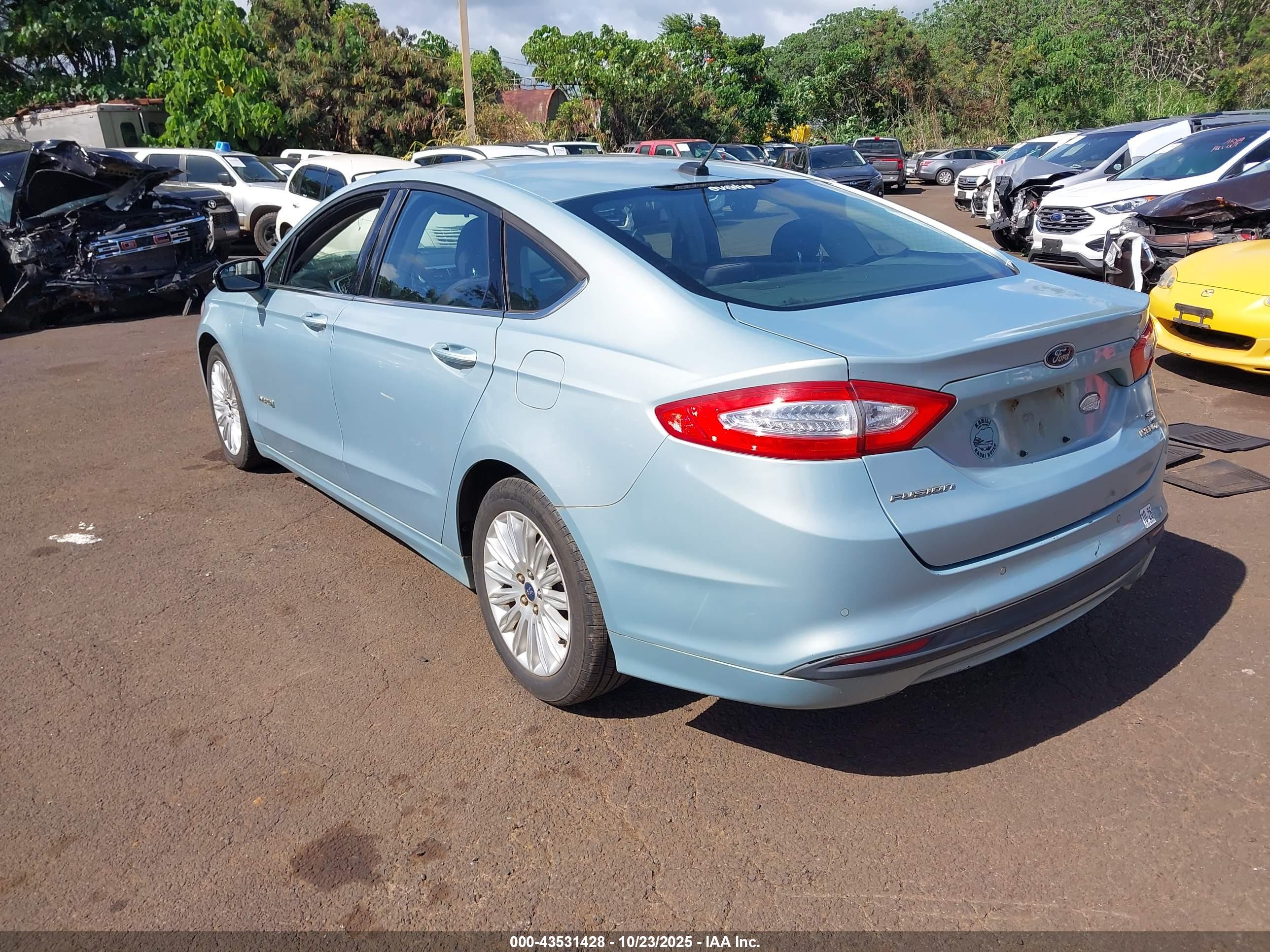 FORD FUSION image 3