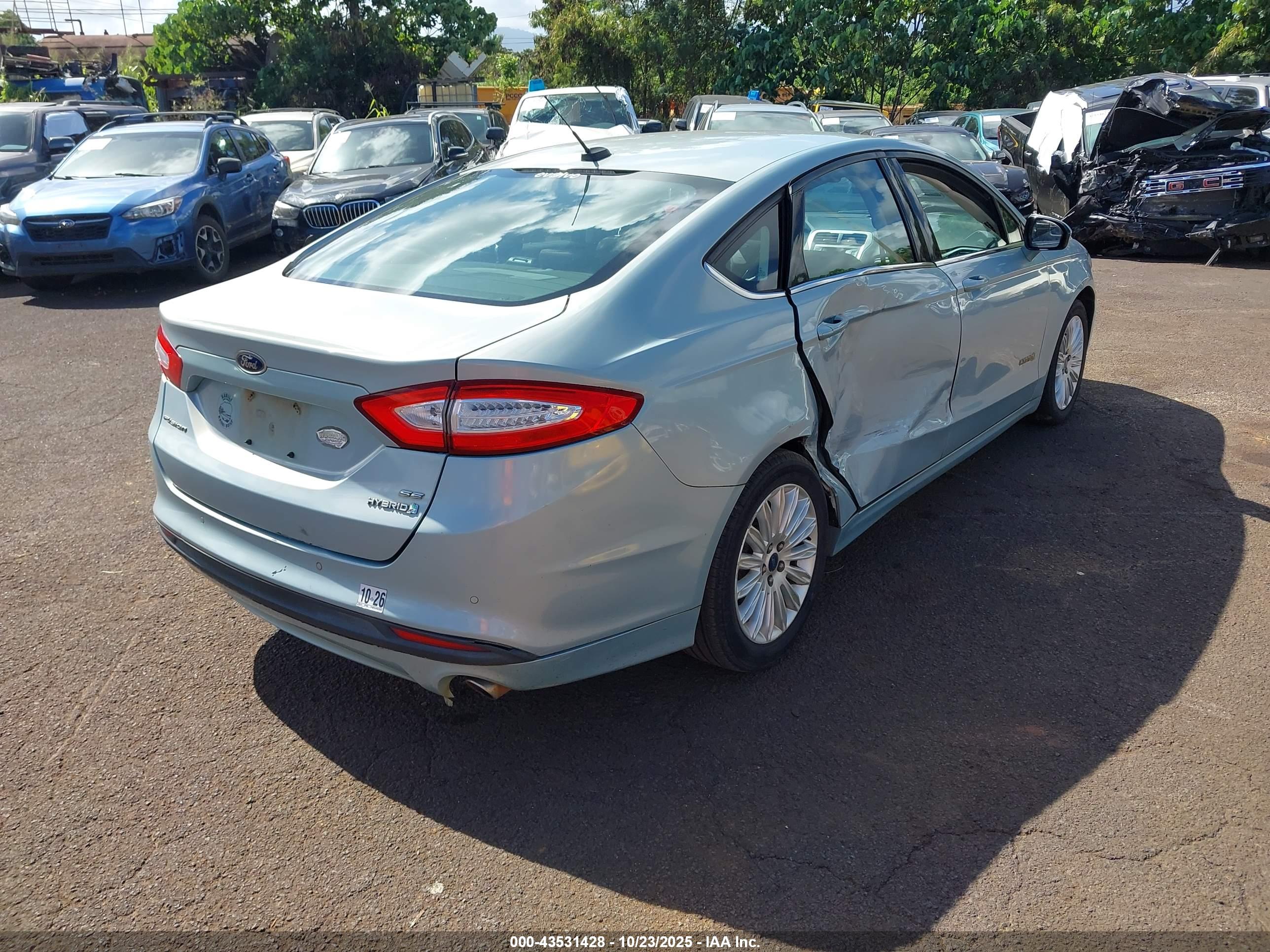 FORD FUSION image 4