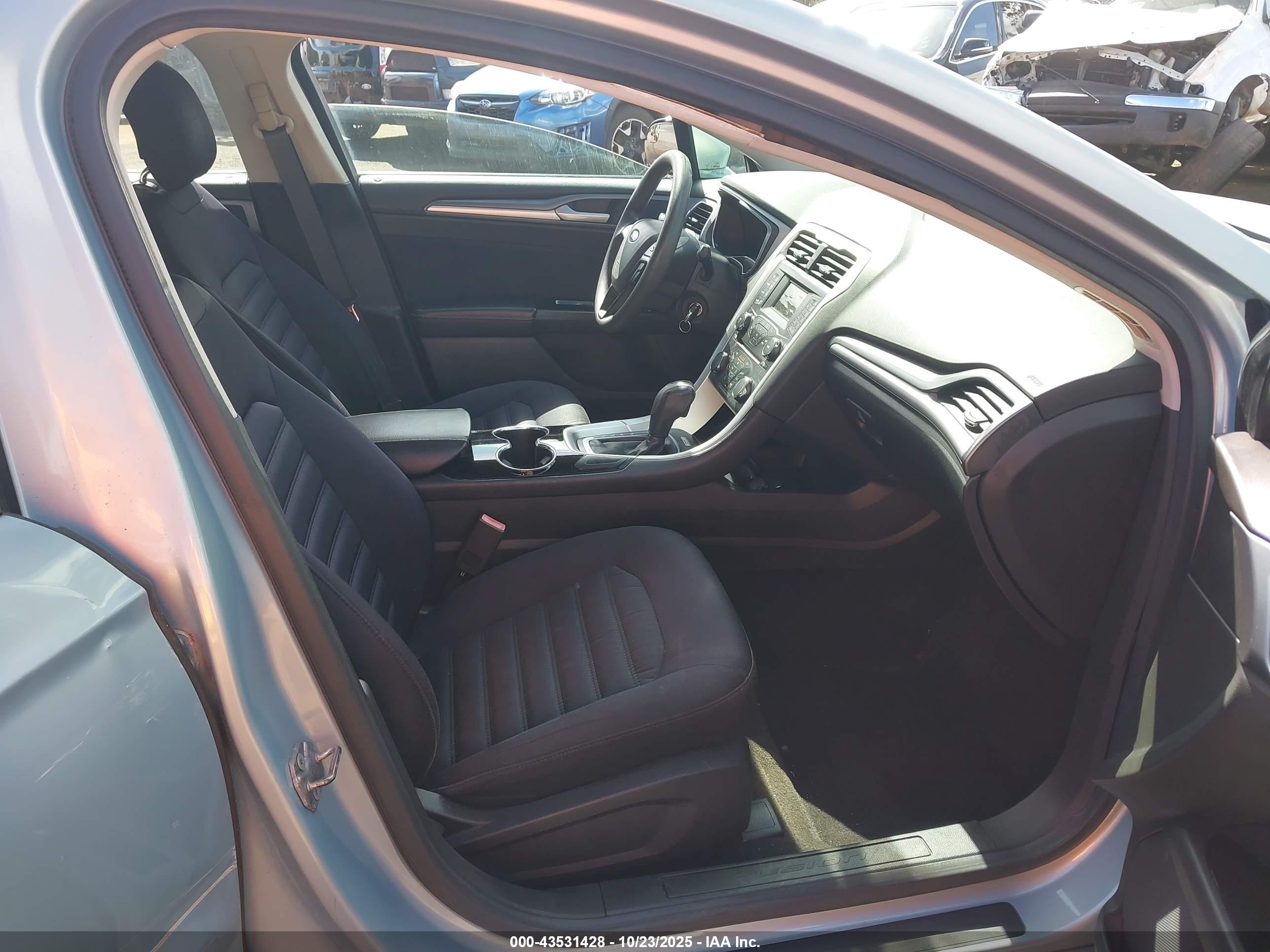 FORD FUSION image 5