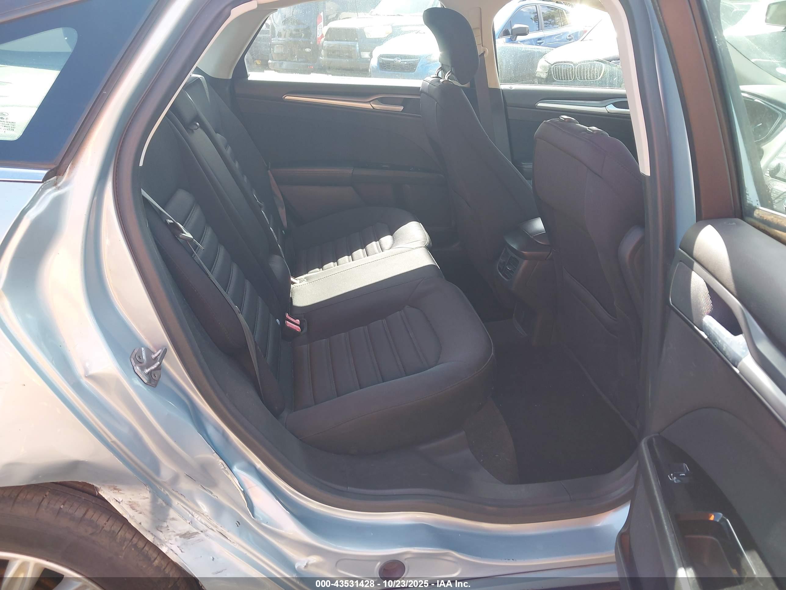 FORD FUSION image 8