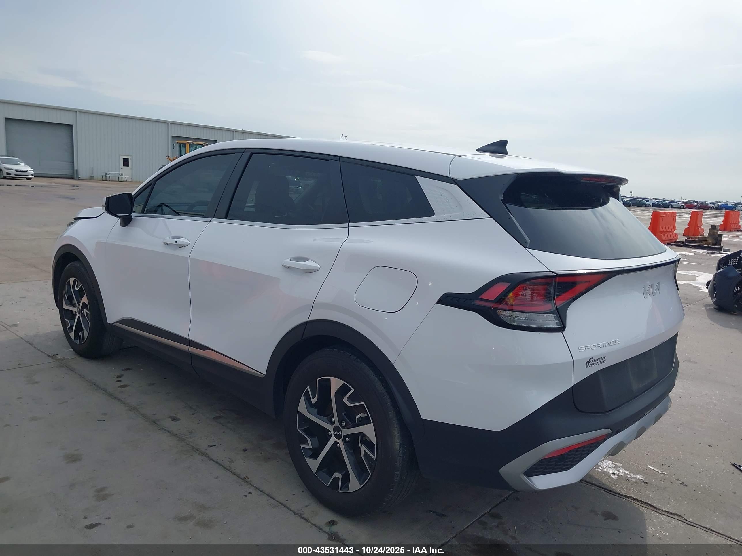 KIA SPORTAGE image 3