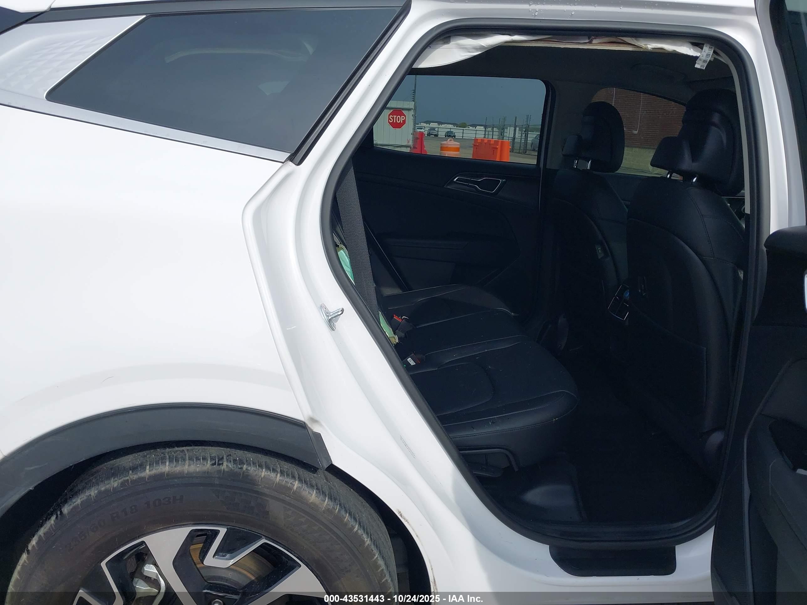 KIA SPORTAGE image 8