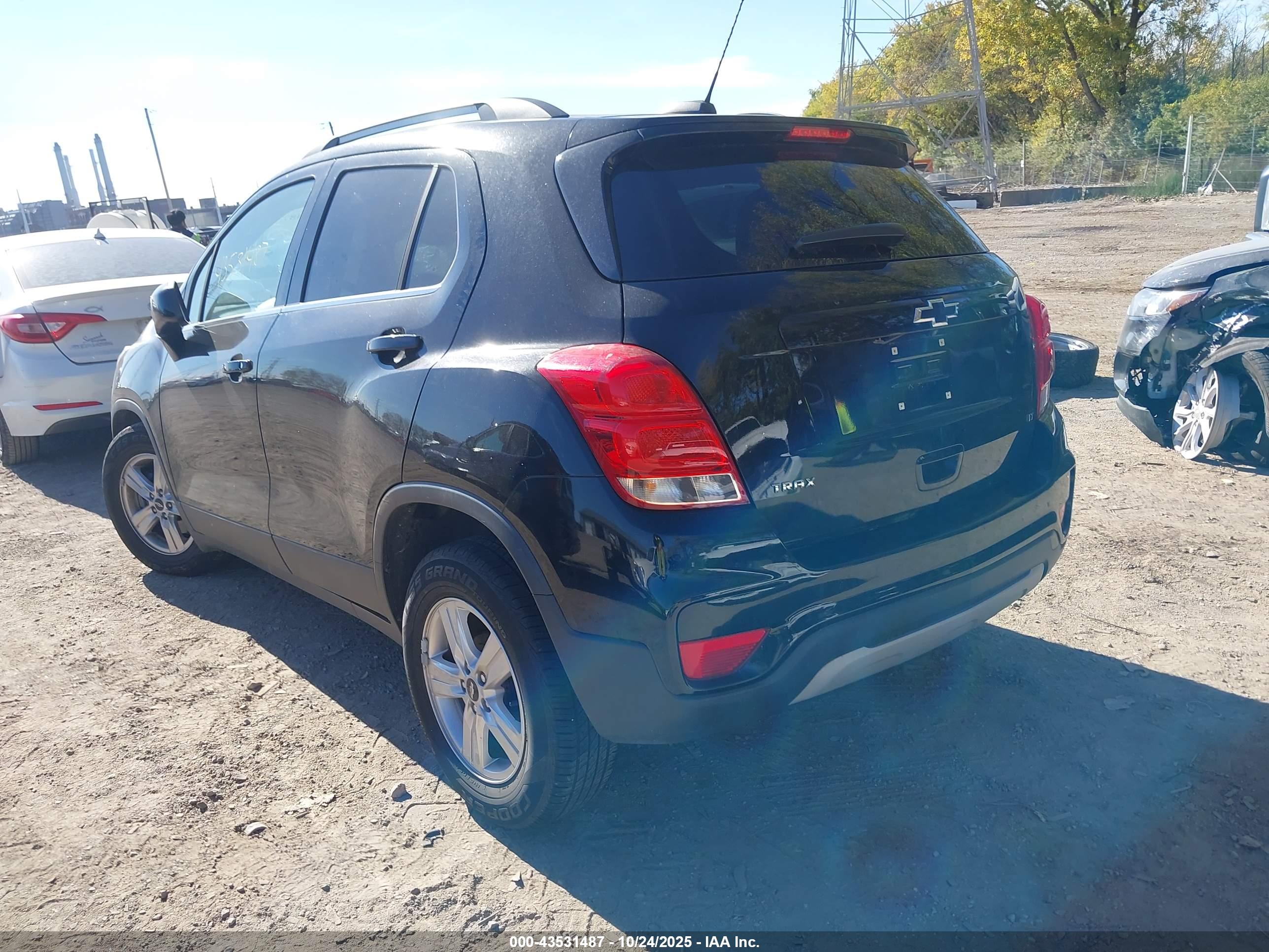 CHEVROLET TRAX image 3