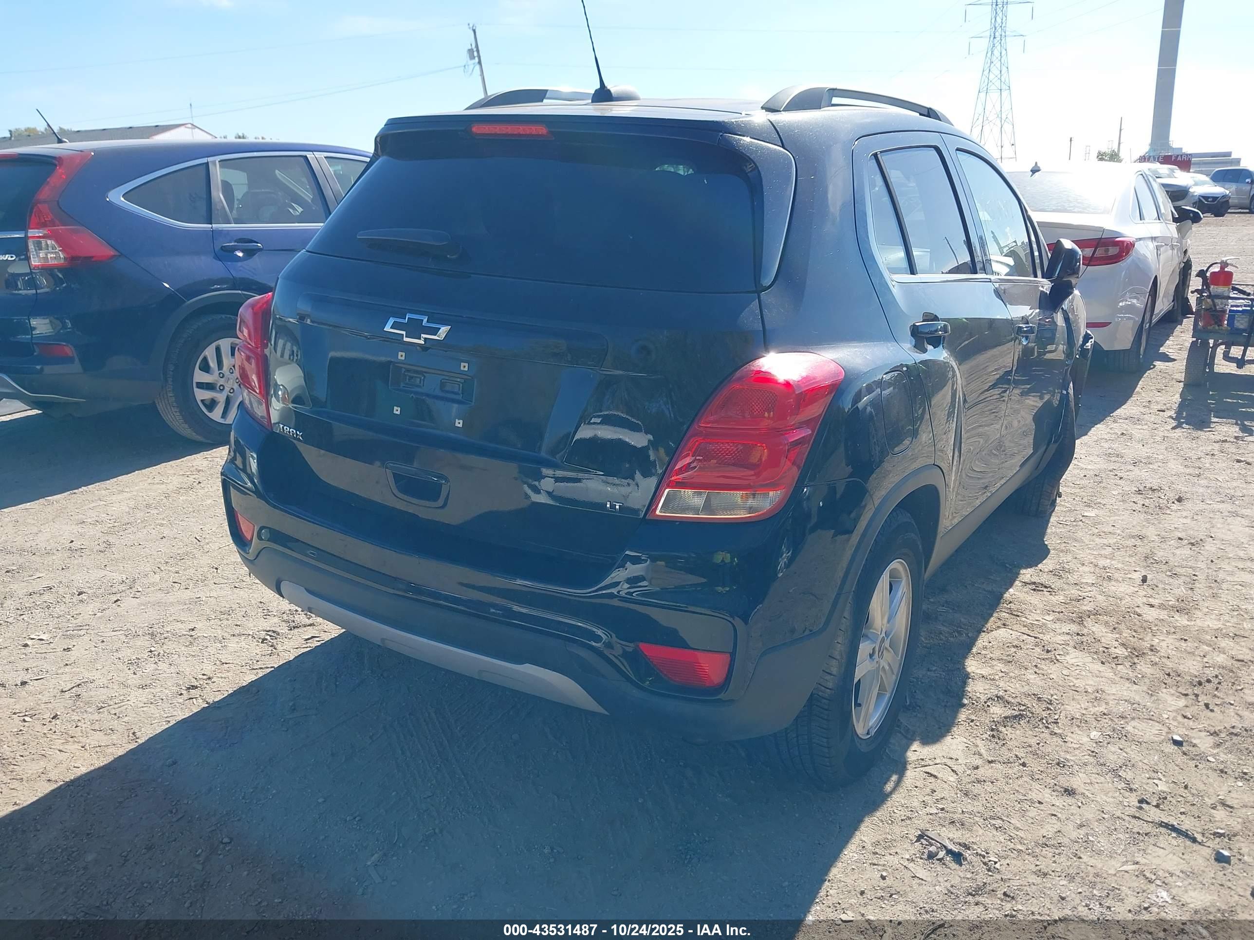 CHEVROLET TRAX image 4