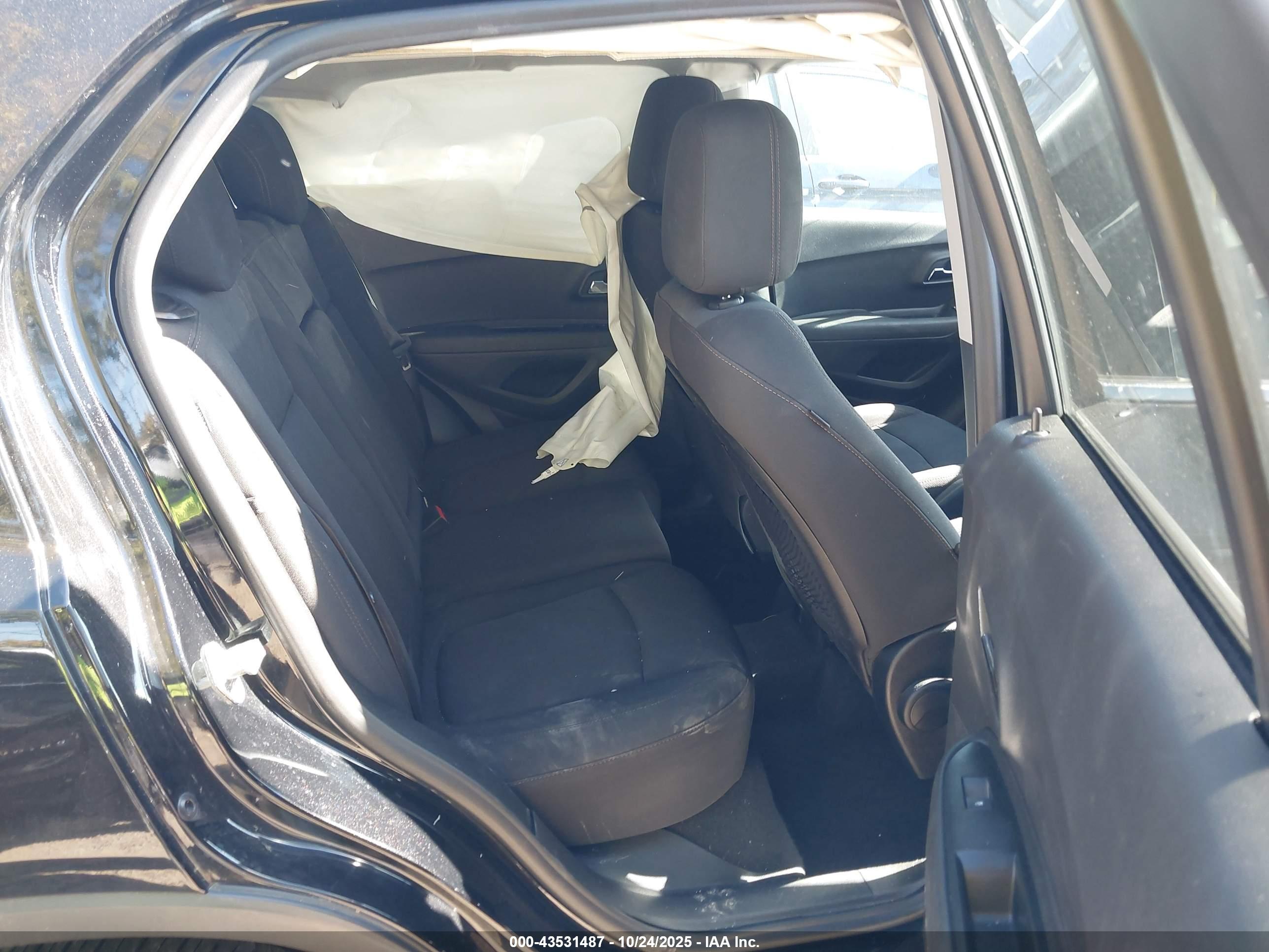 CHEVROLET TRAX image 8
