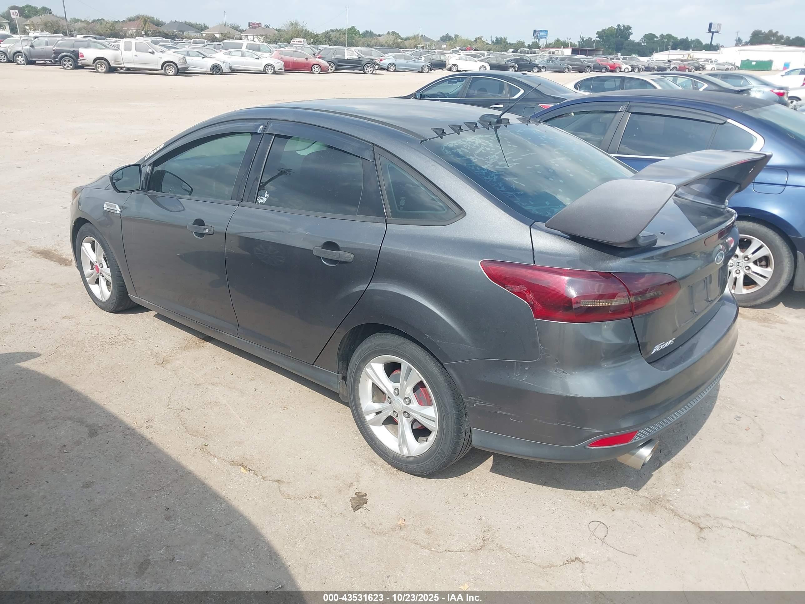 FORD FOCUS image 3