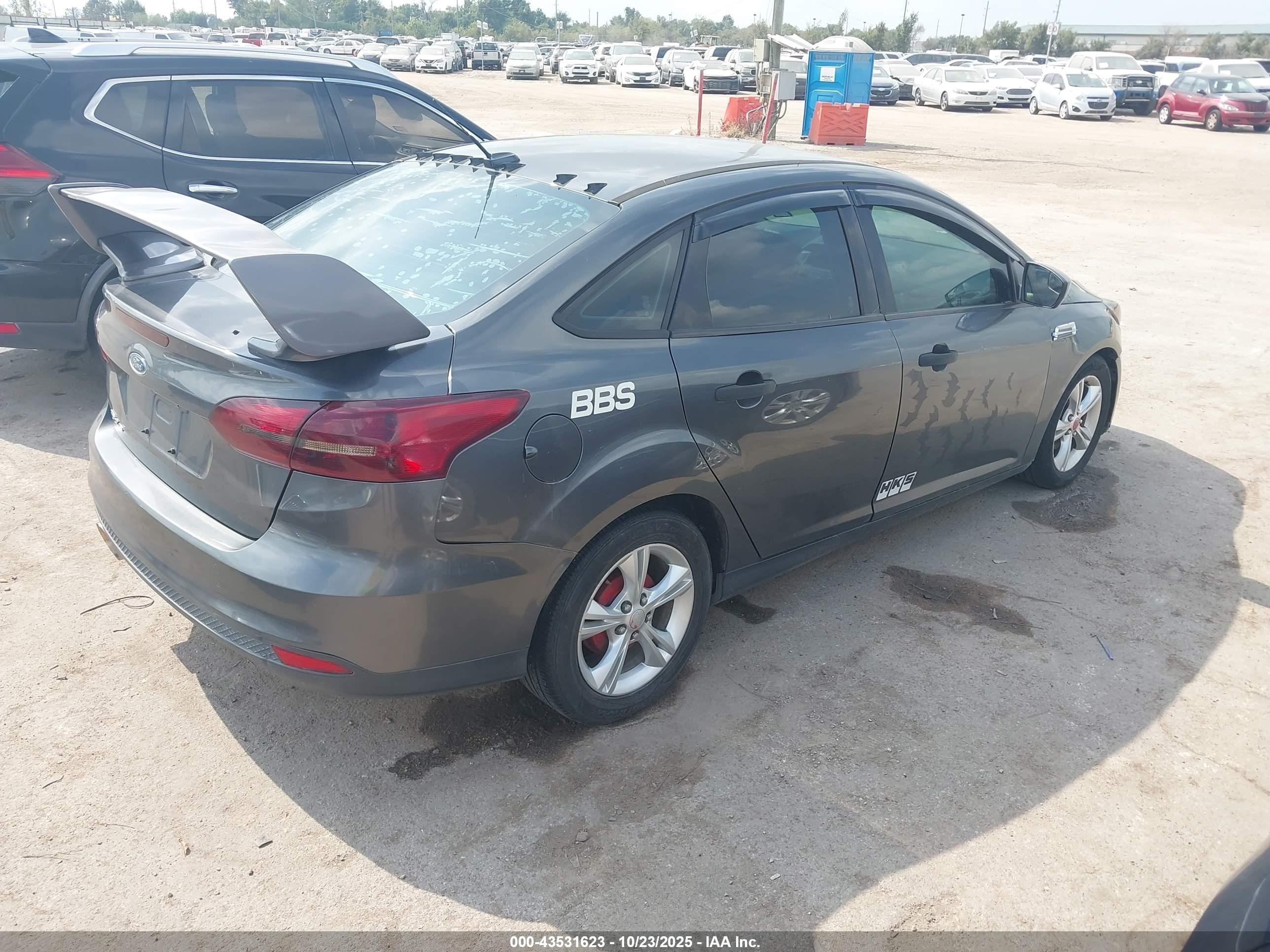 FORD FOCUS image 4