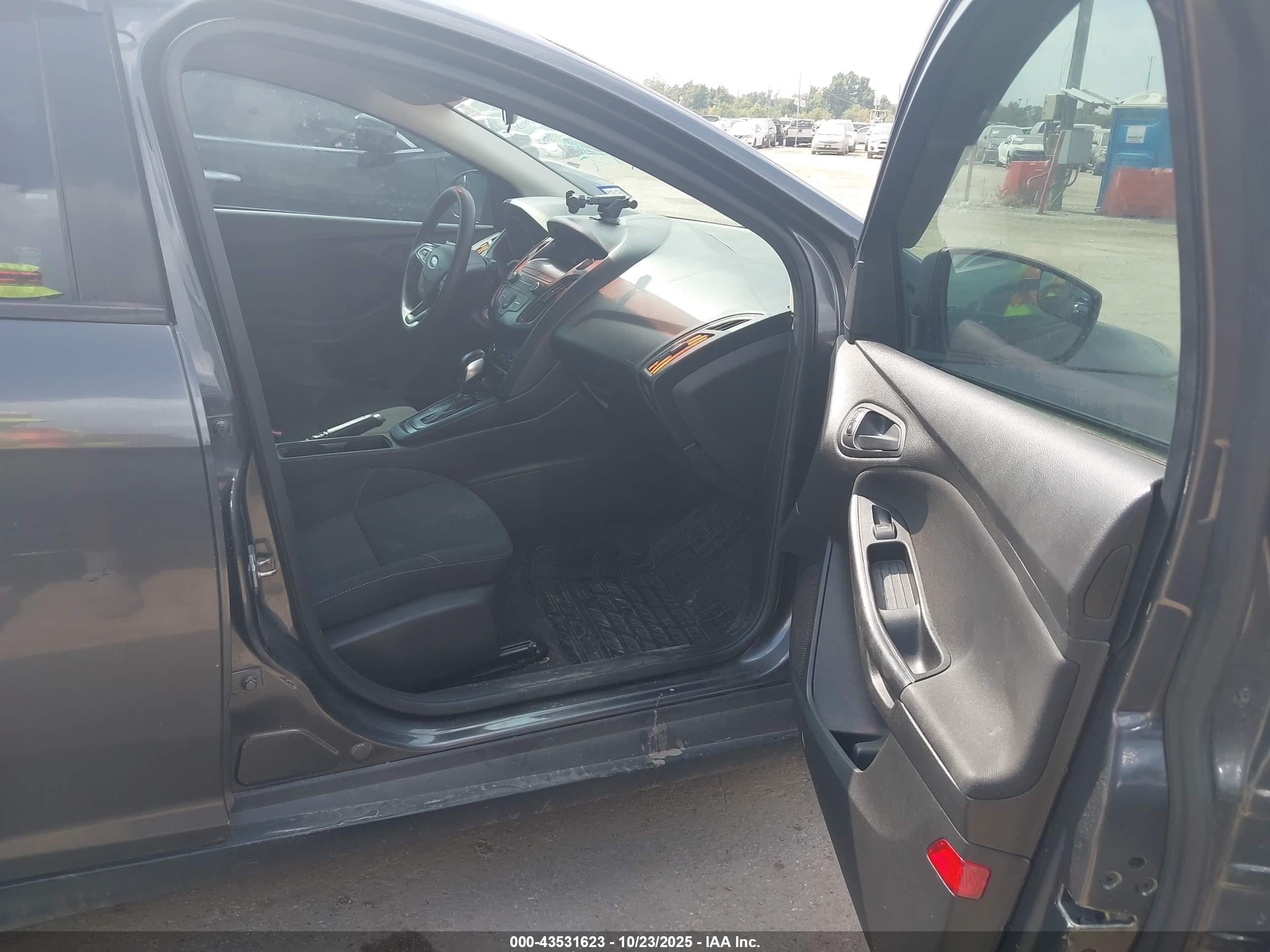 FORD FOCUS image 5