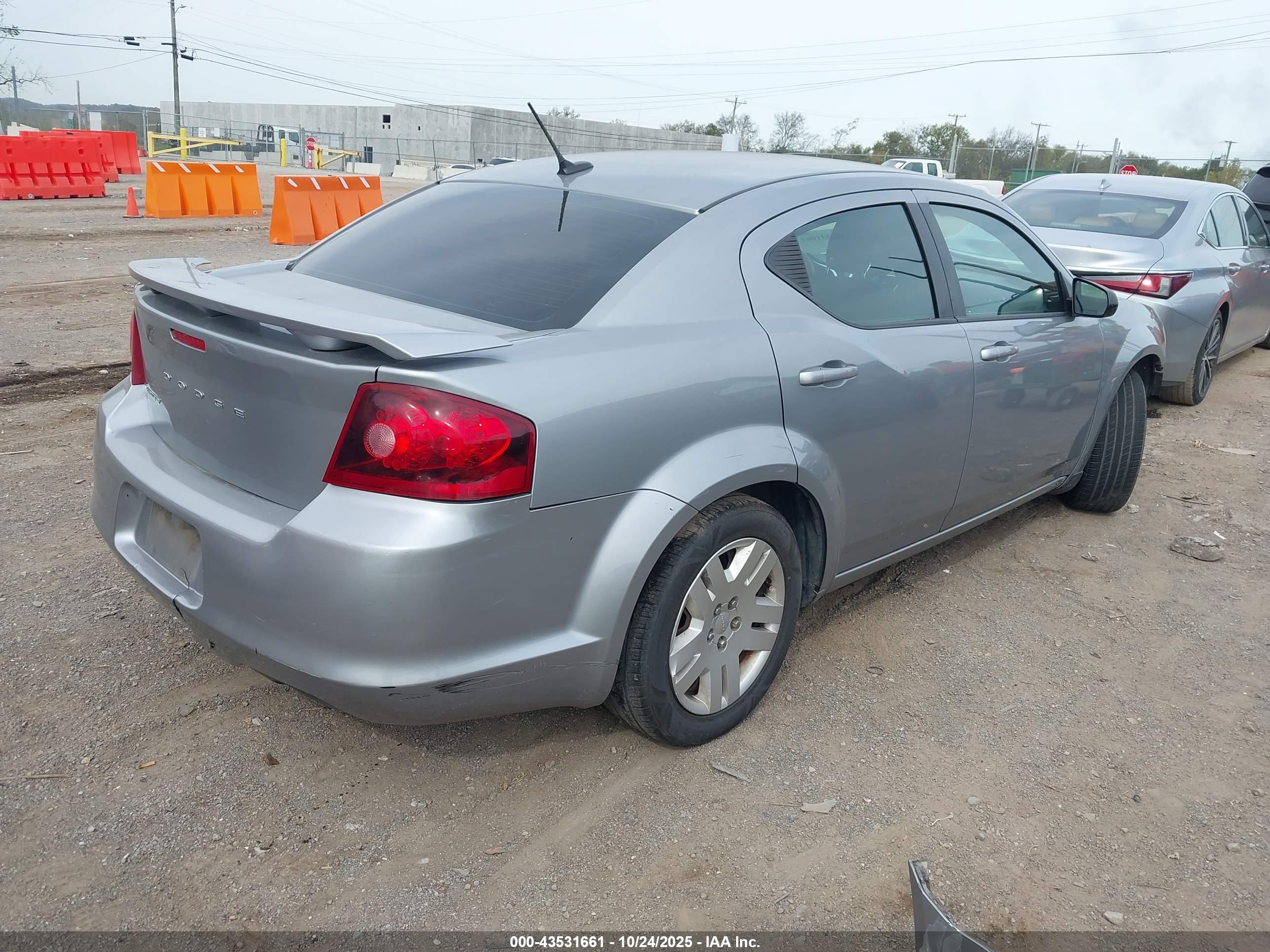 DODGE AVENGER image 4