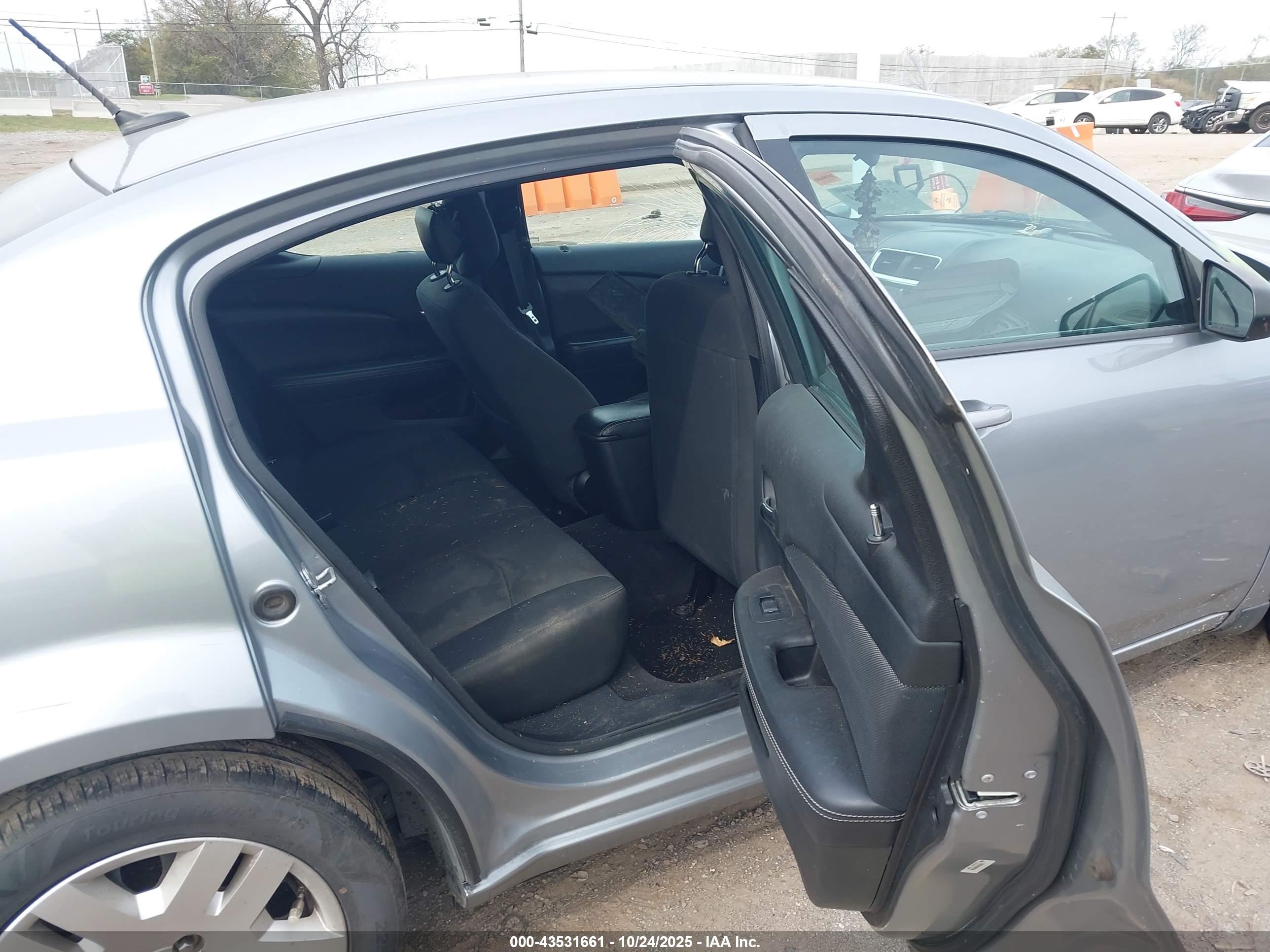 DODGE AVENGER image 8