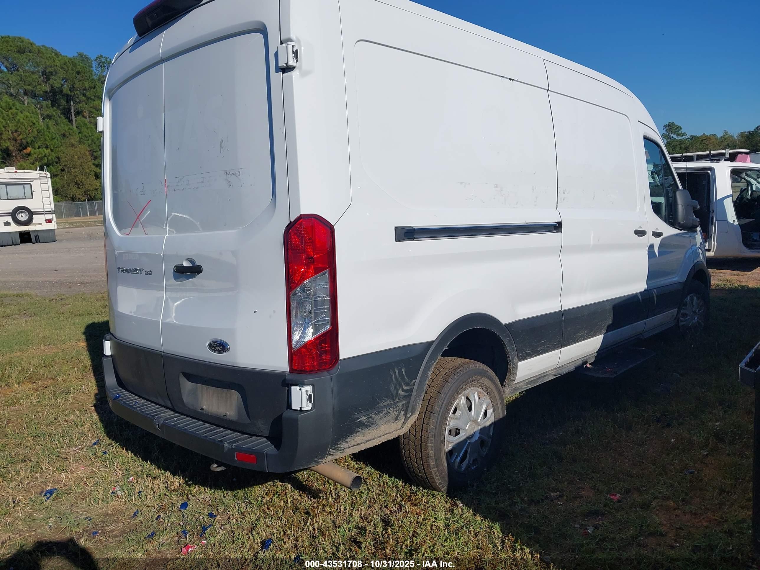 FORD TRANSIT-150 image 4