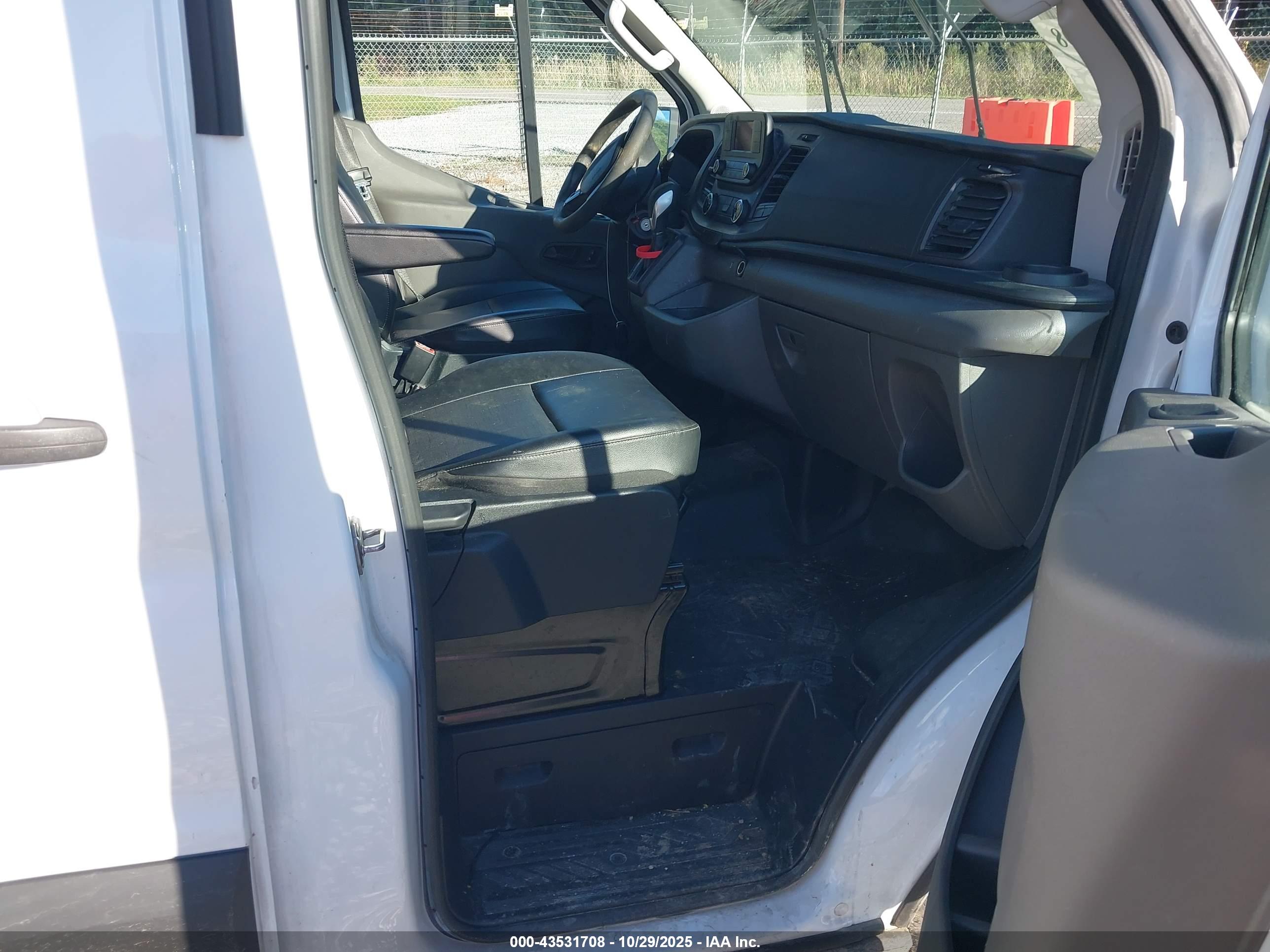 FORD TRANSIT-150 image 5