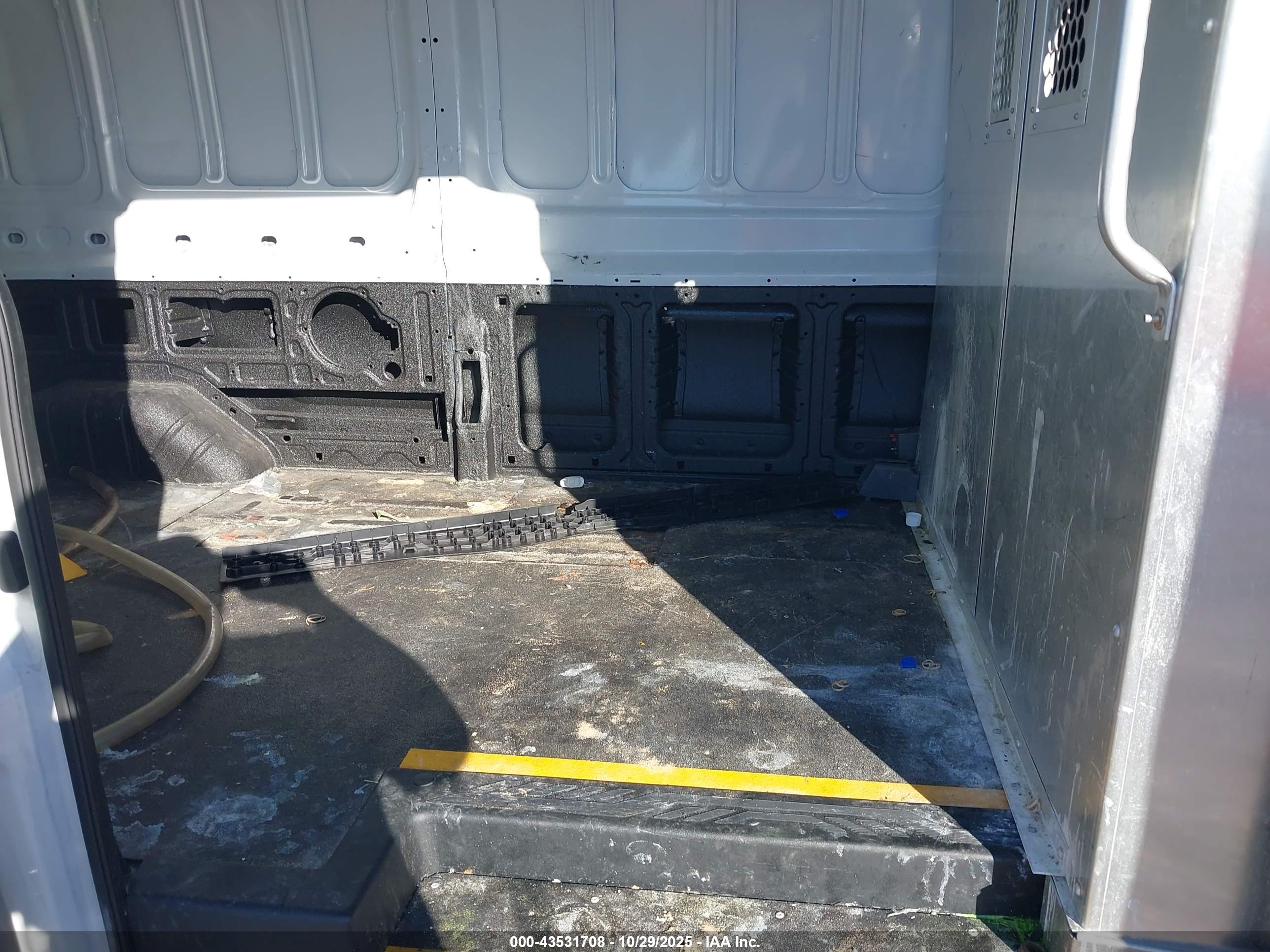 FORD TRANSIT-150 image 8