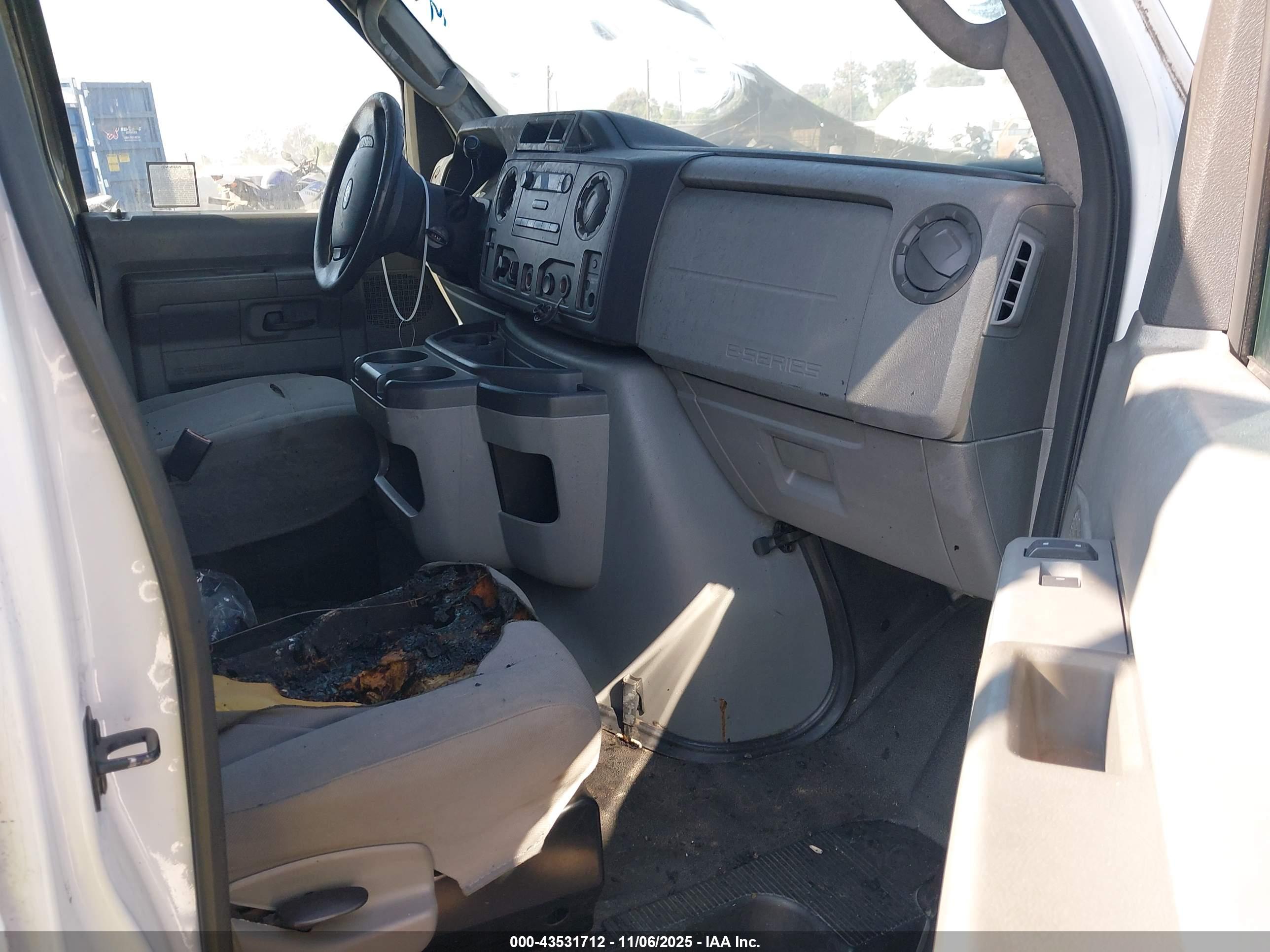 FORD E-250 image 5