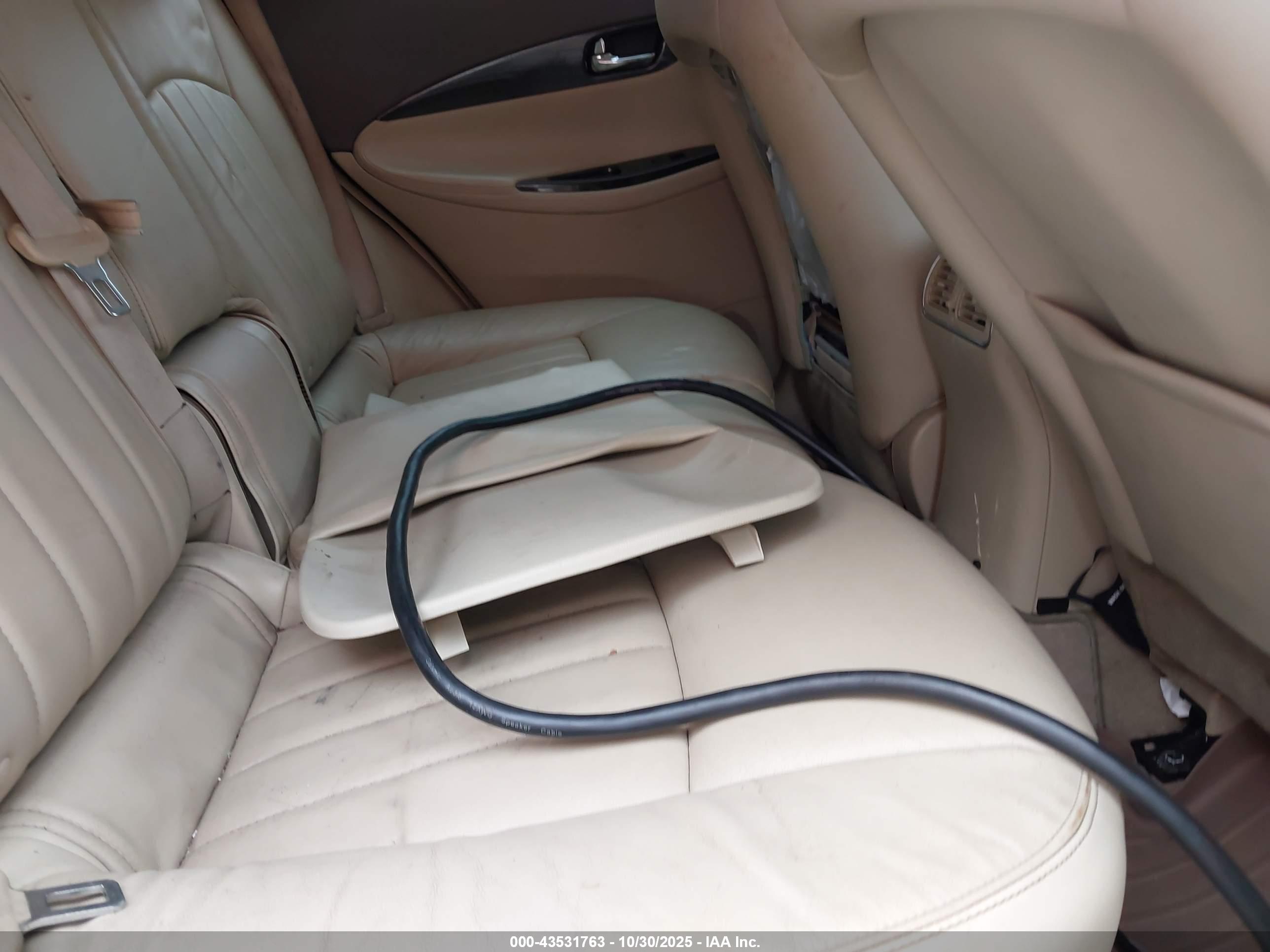INFINITI EX35 image 8