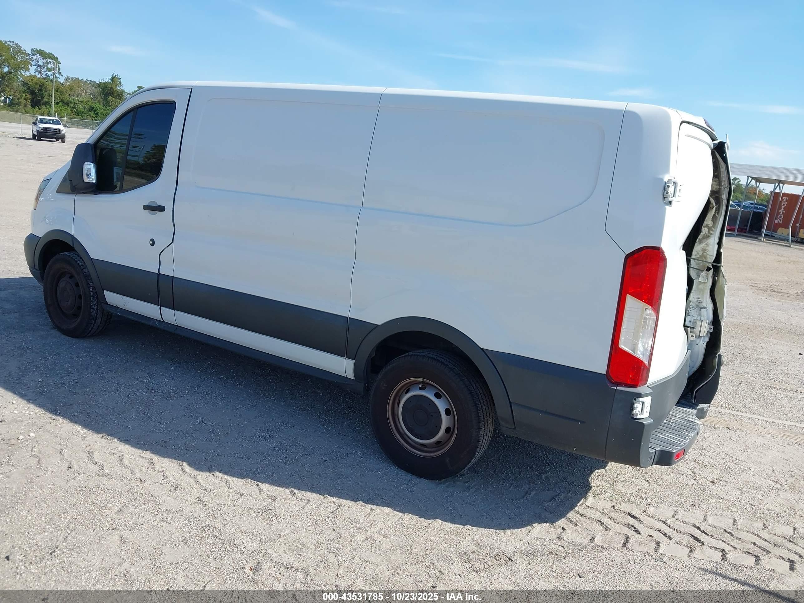FORD TRANSIT-250 image 3