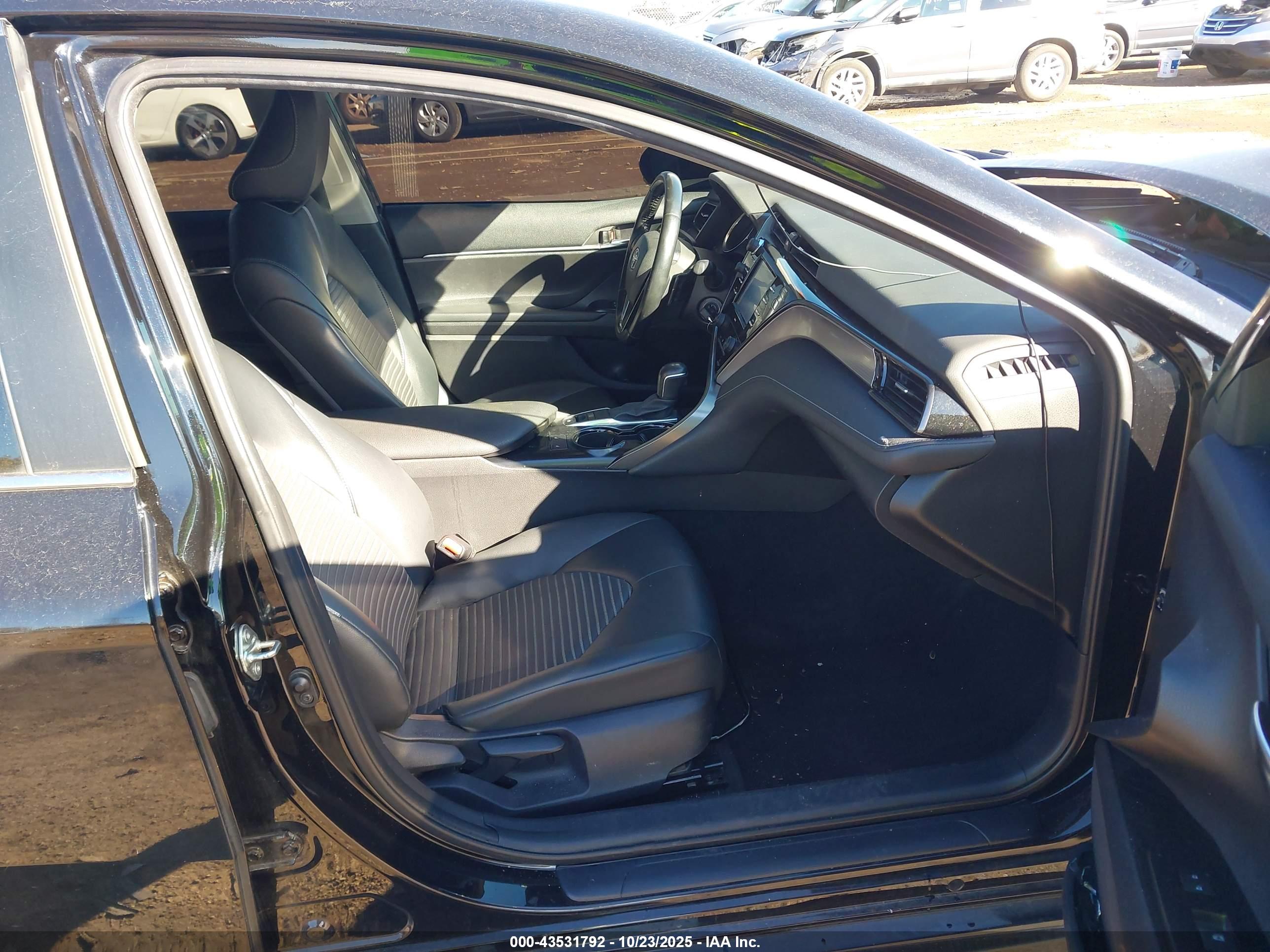 TOYOTA CAMRY image 5