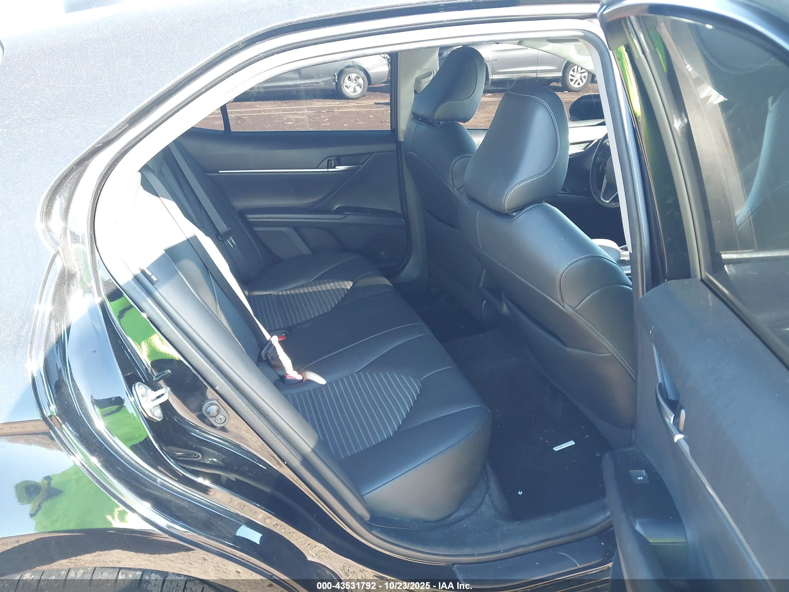 TOYOTA CAMRY image 8