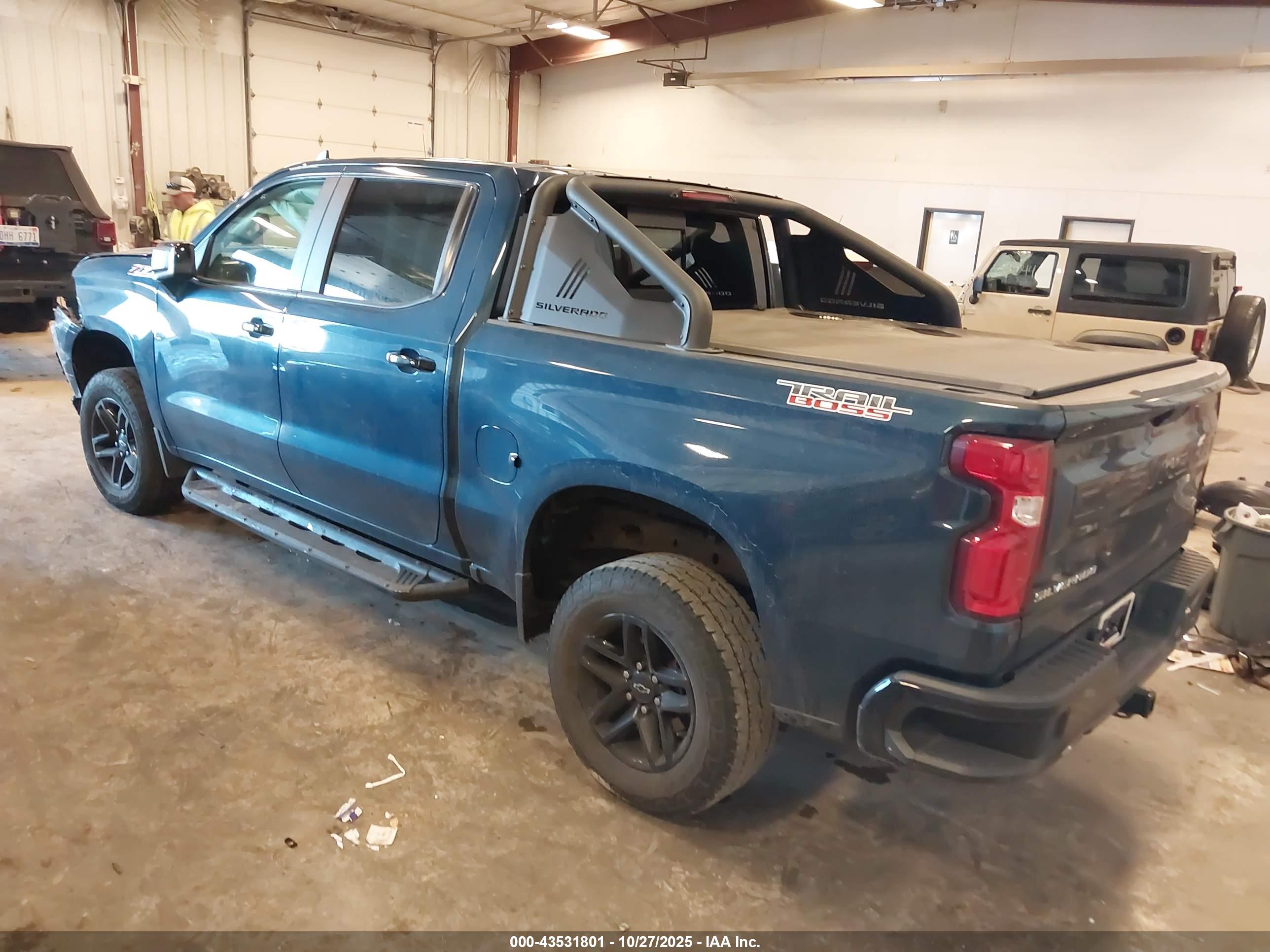 CHEVROLET SILVERADO image 3