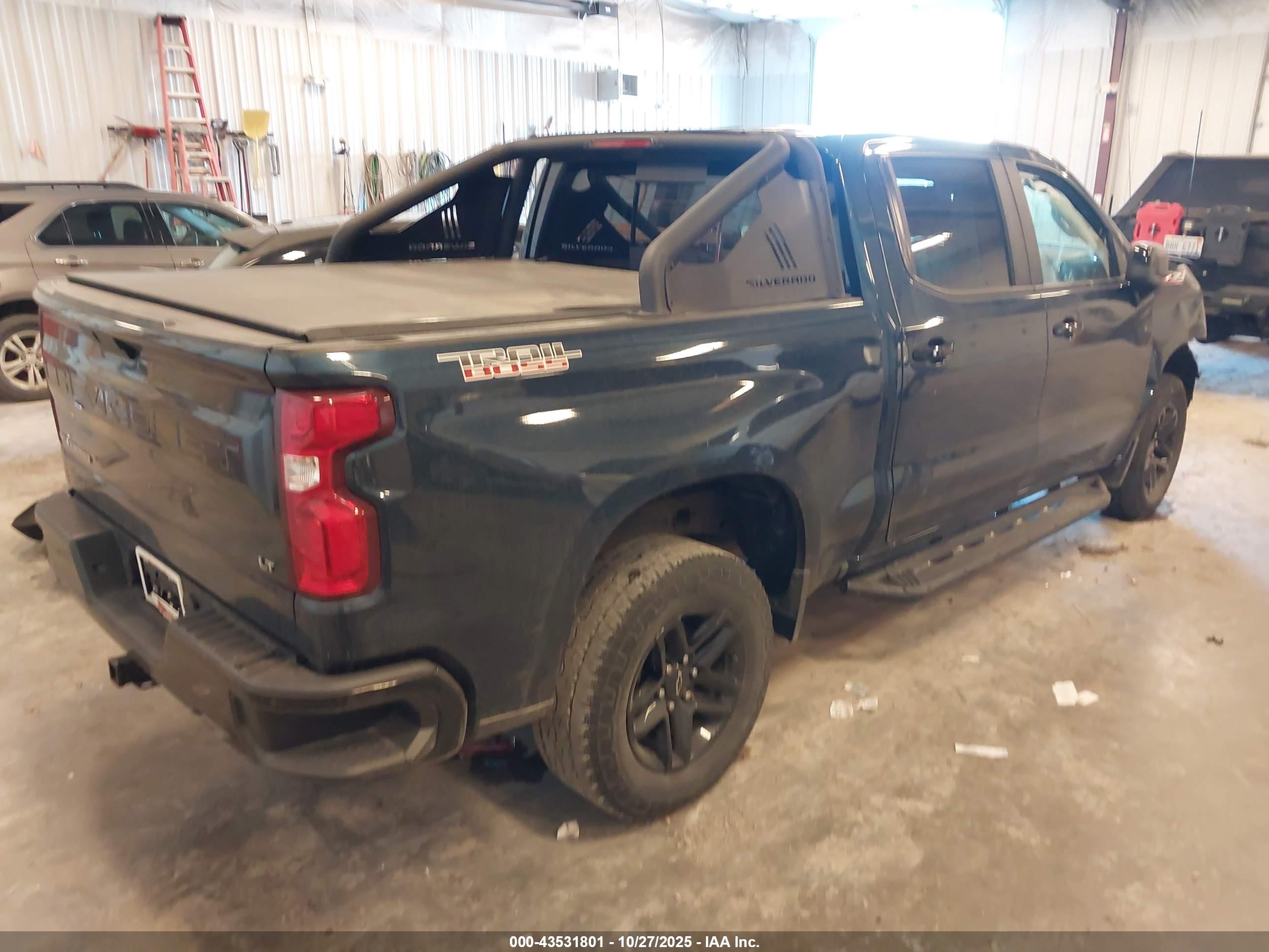 CHEVROLET SILVERADO image 4