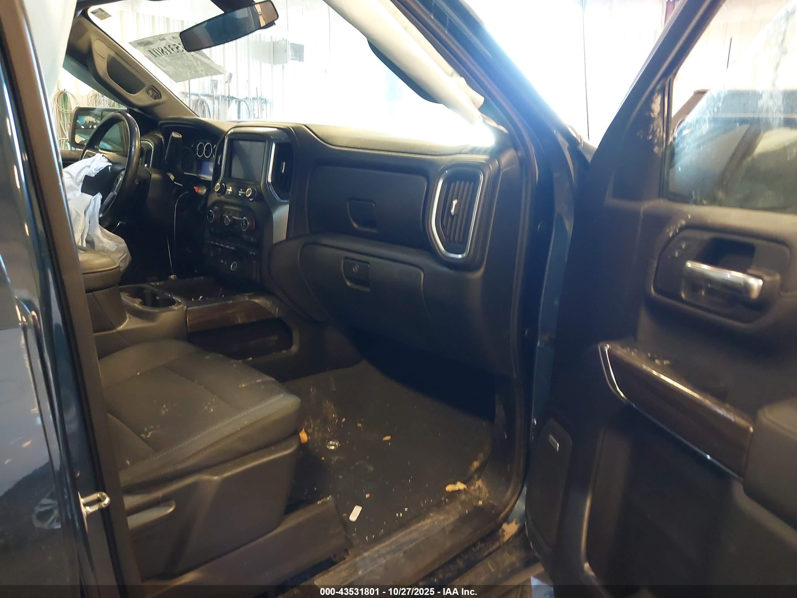 CHEVROLET SILVERADO image 5