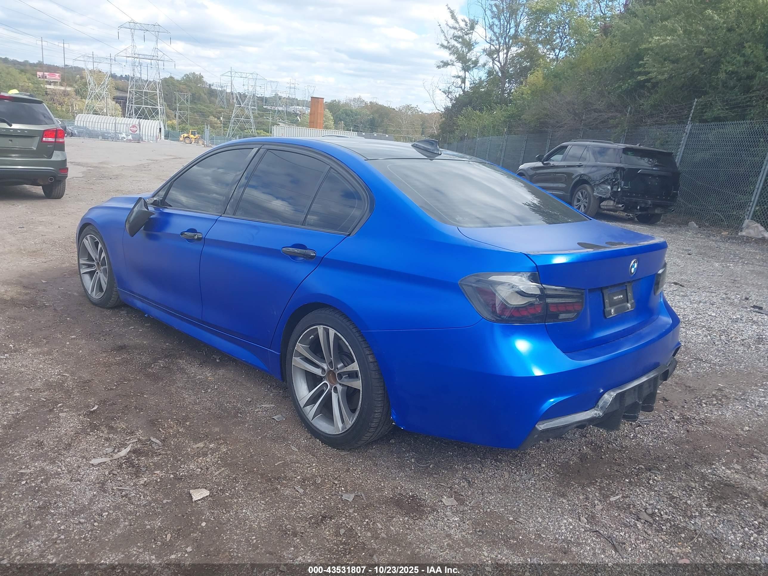BMW 330I image 3