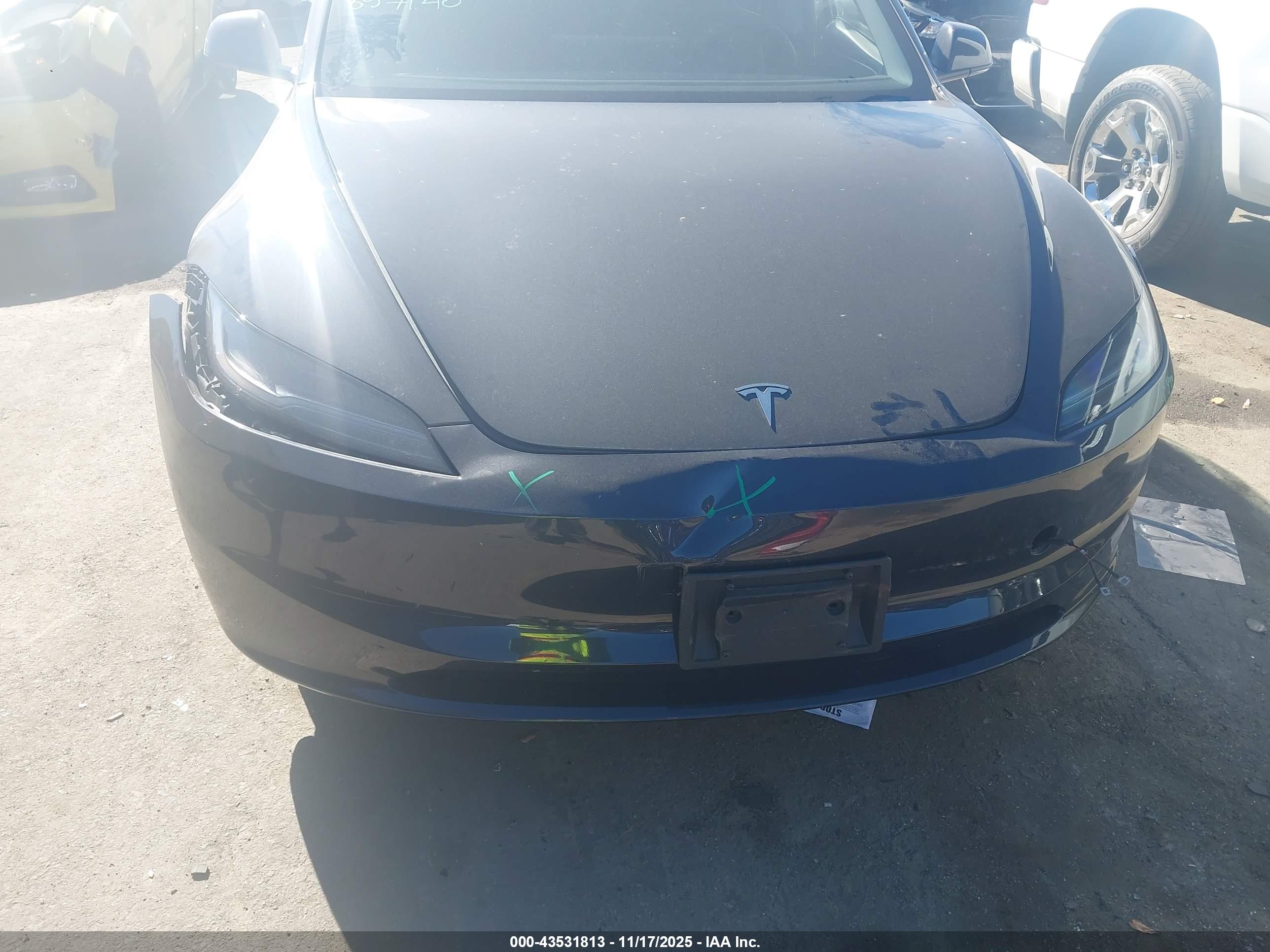 TESLA MODEL image 10