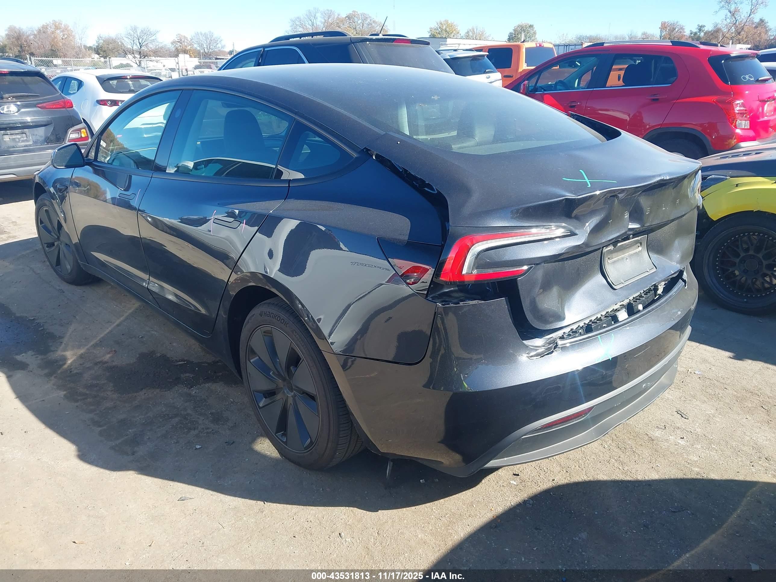 TESLA MODEL image 3