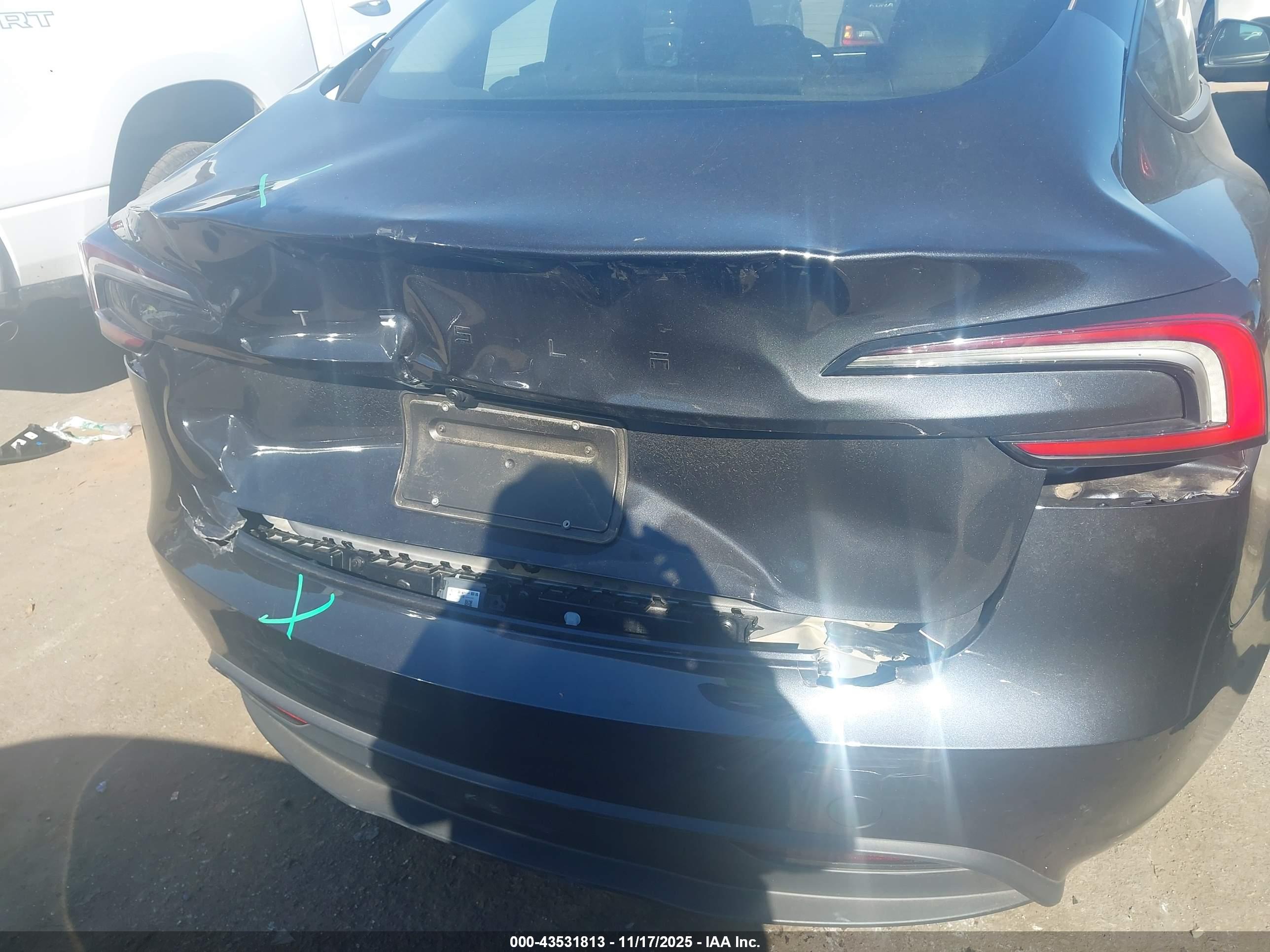 TESLA MODEL image 6