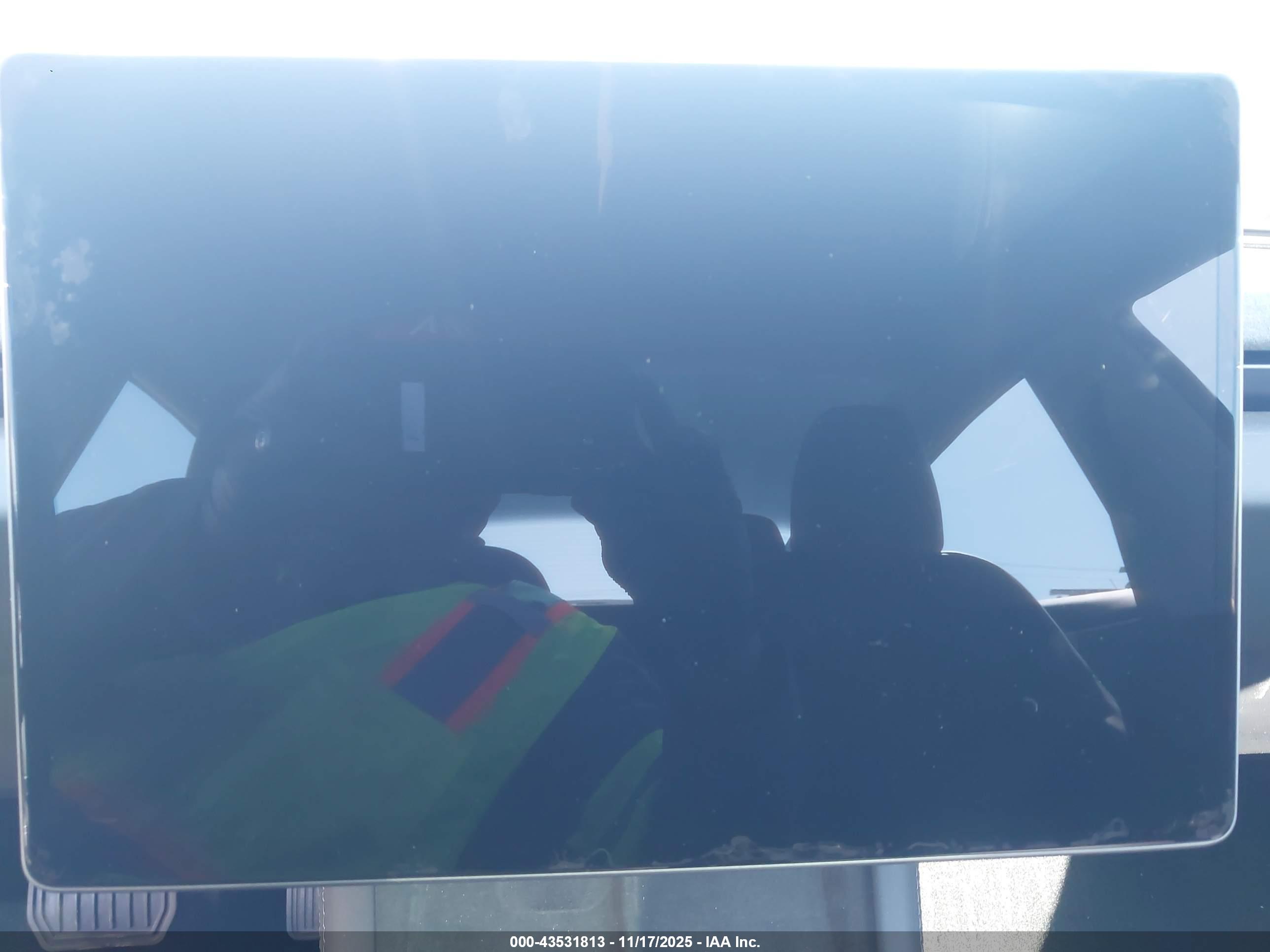 TESLA MODEL image 7