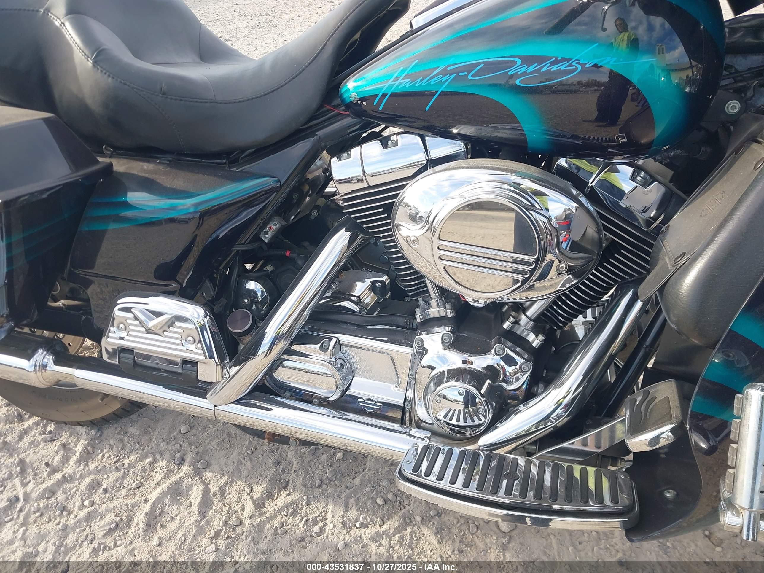 HARLEY-DAVIDSON FLHTCUI image 8