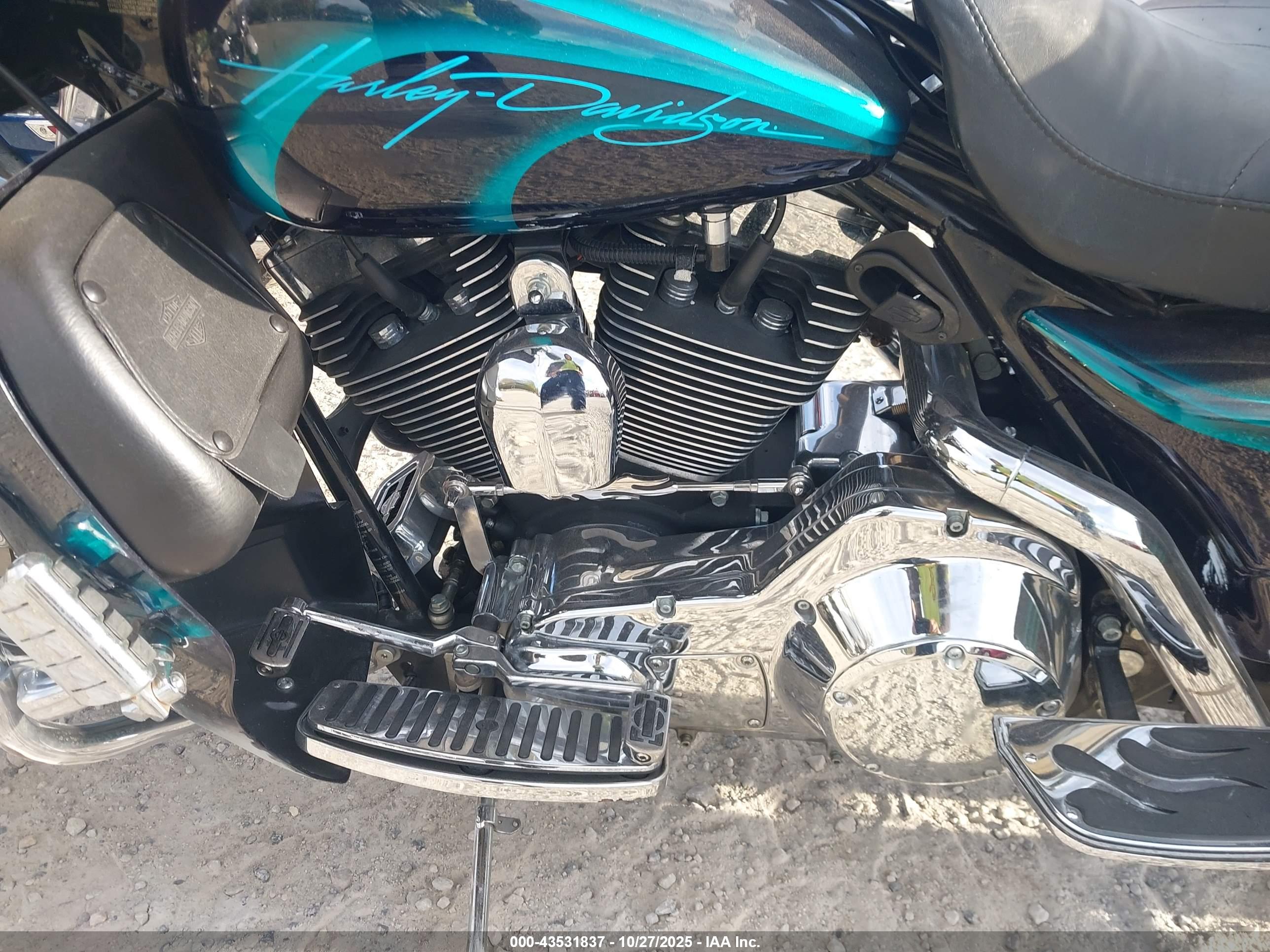 HARLEY-DAVIDSON FLHTCUI image 9