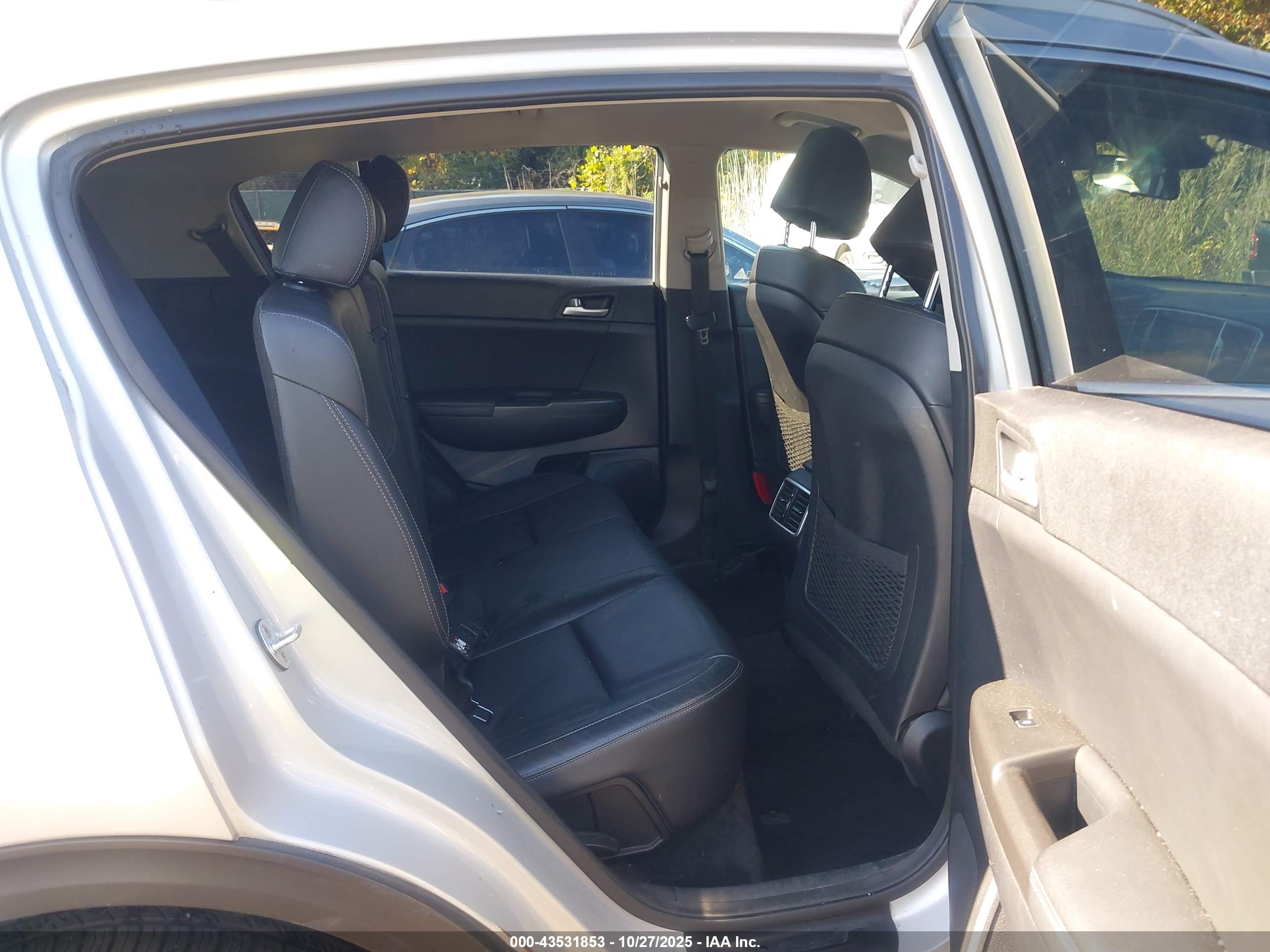 KIA SPORTAGE image 8