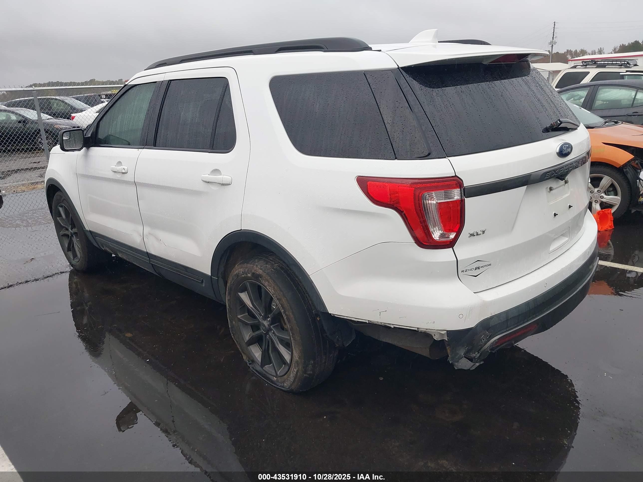 FORD EXPLORER image 3