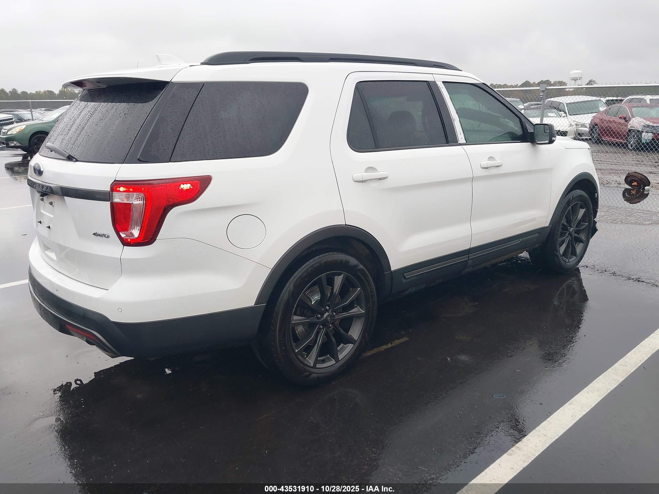 FORD EXPLORER image 4