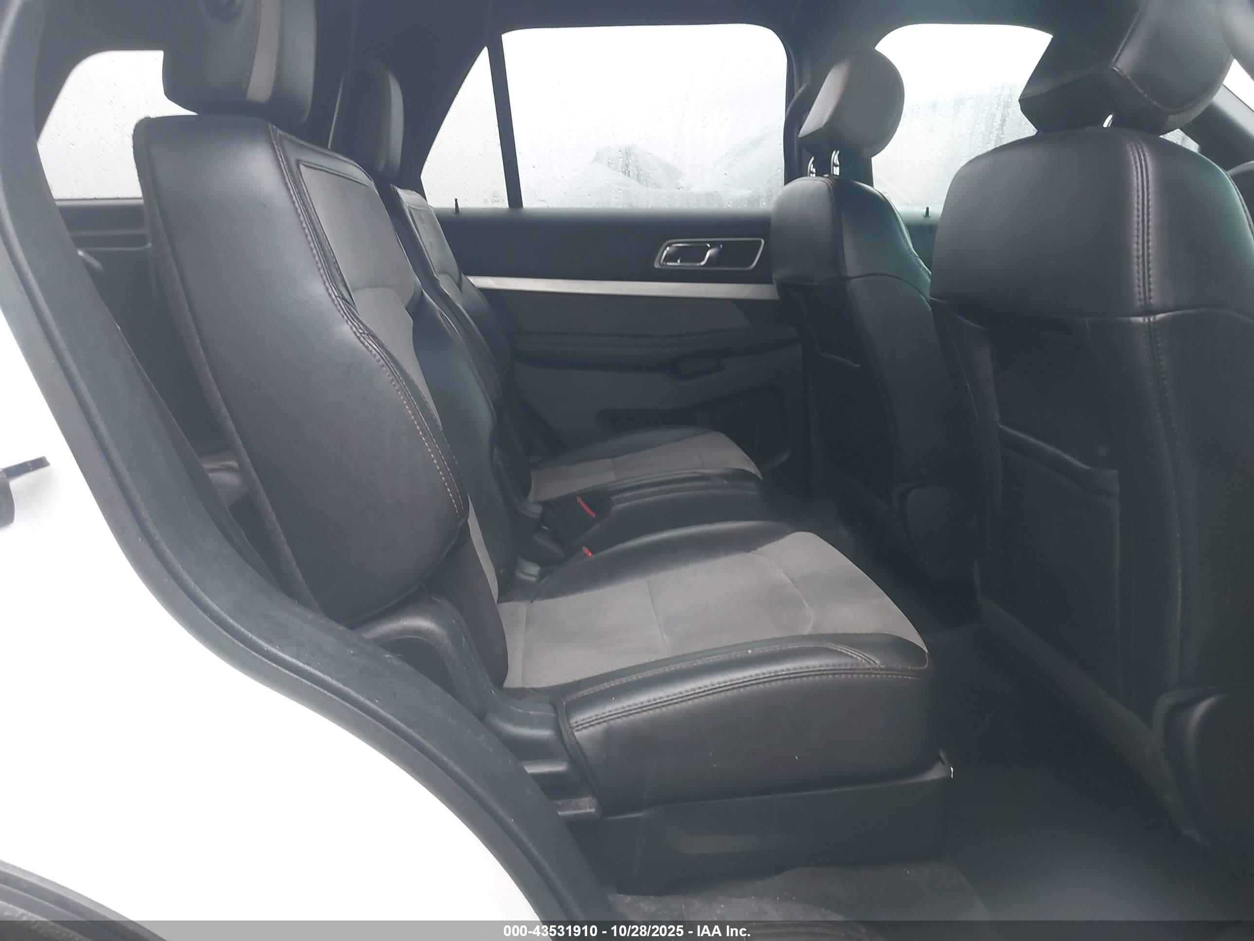 FORD EXPLORER image 8