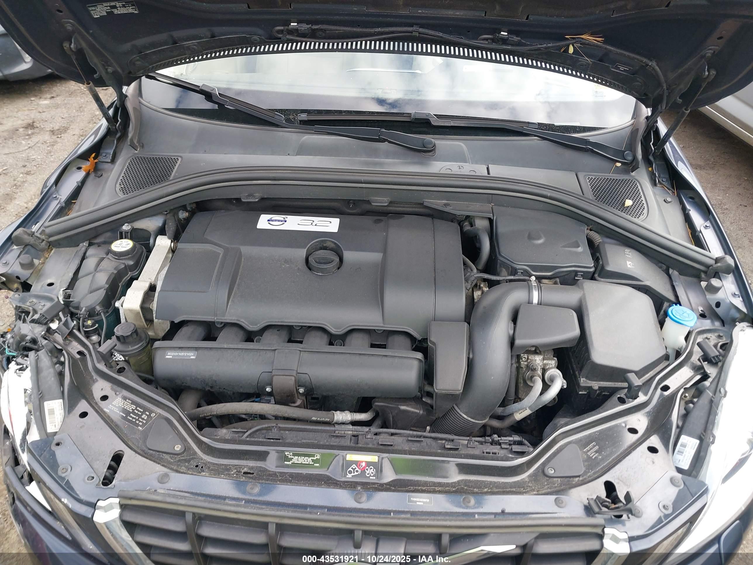 VOLVO XC60 image 10
