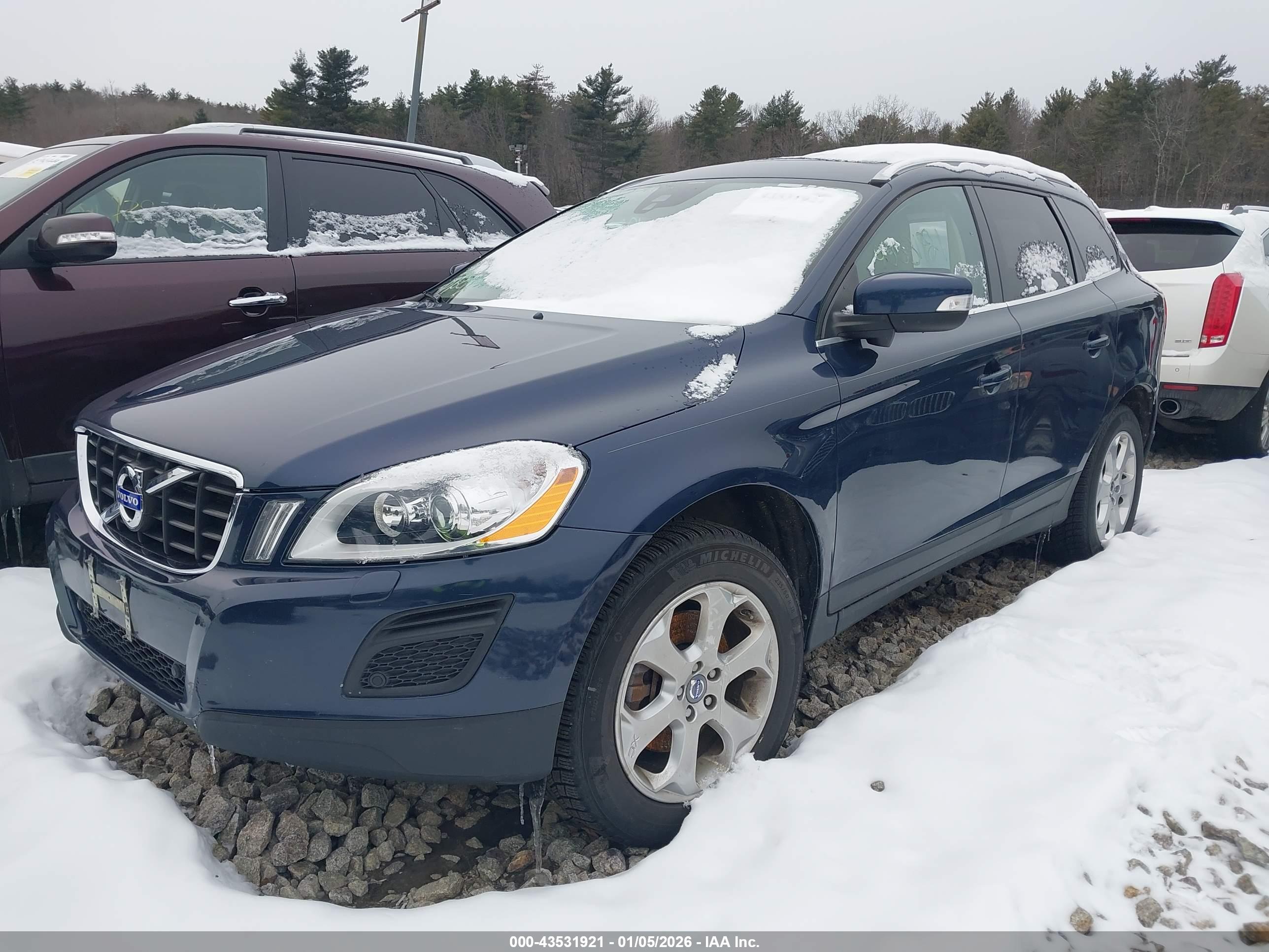 VOLVO XC60 image 2