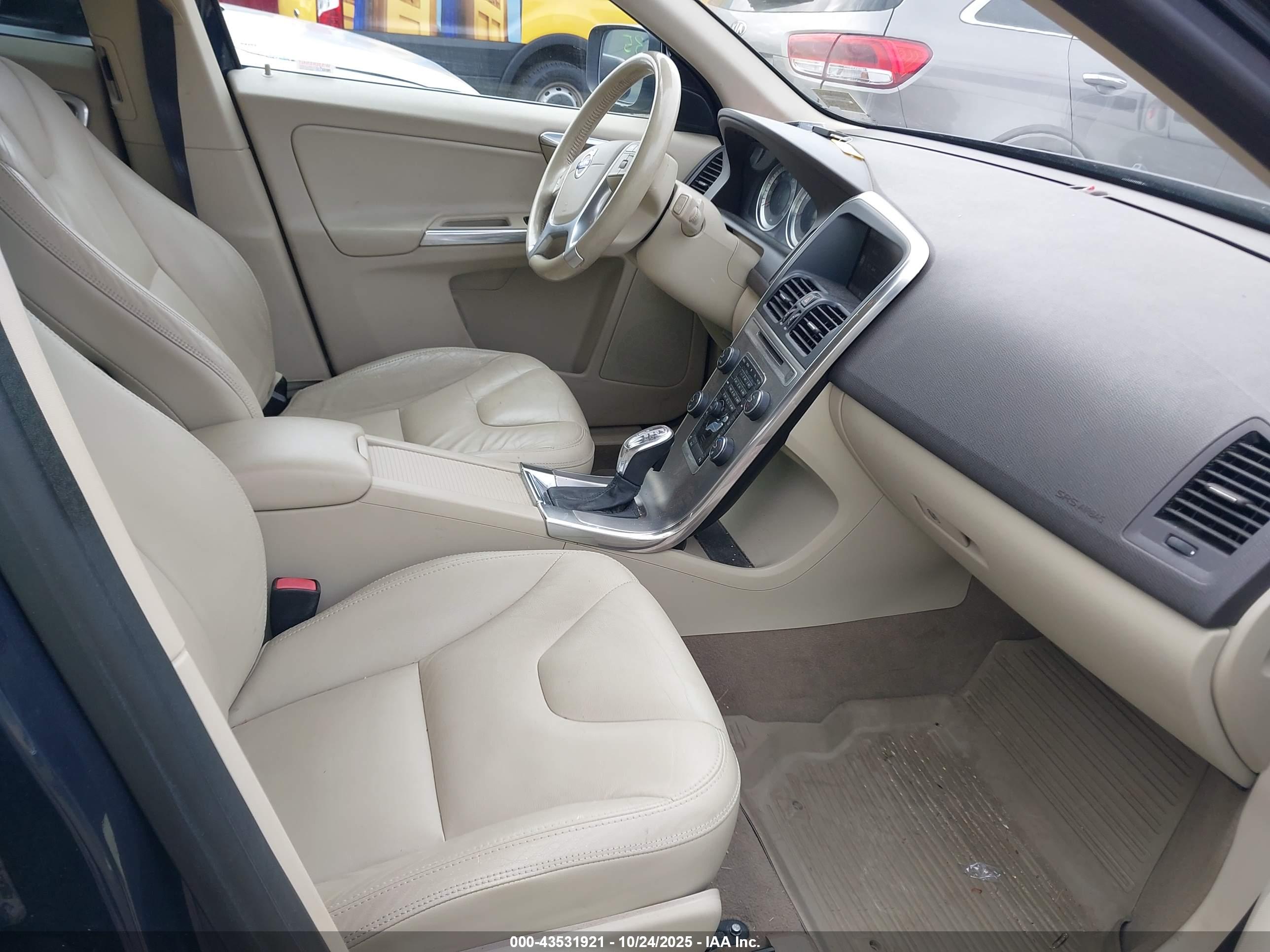 VOLVO XC60 image 5