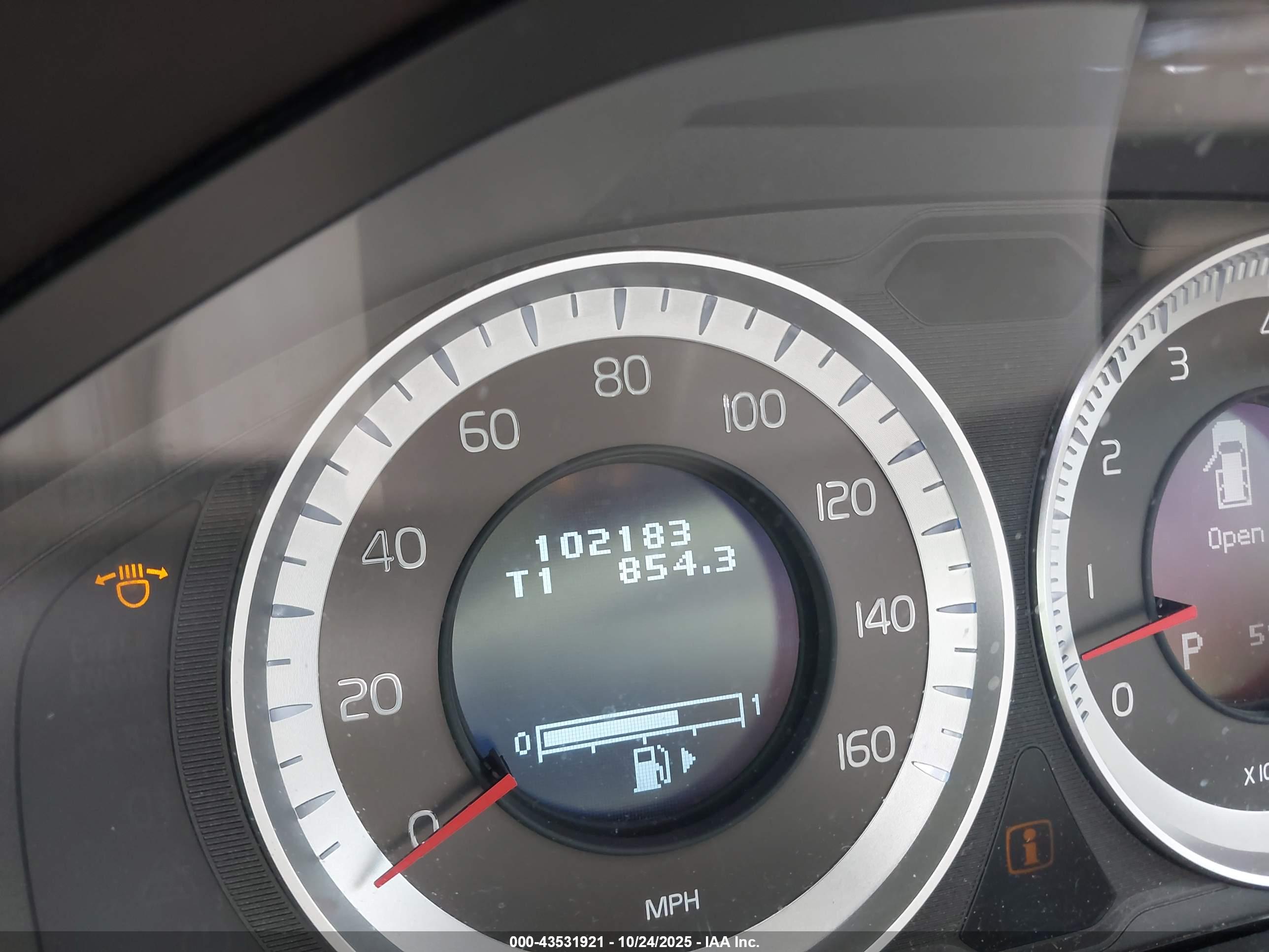 VOLVO XC60 image 7