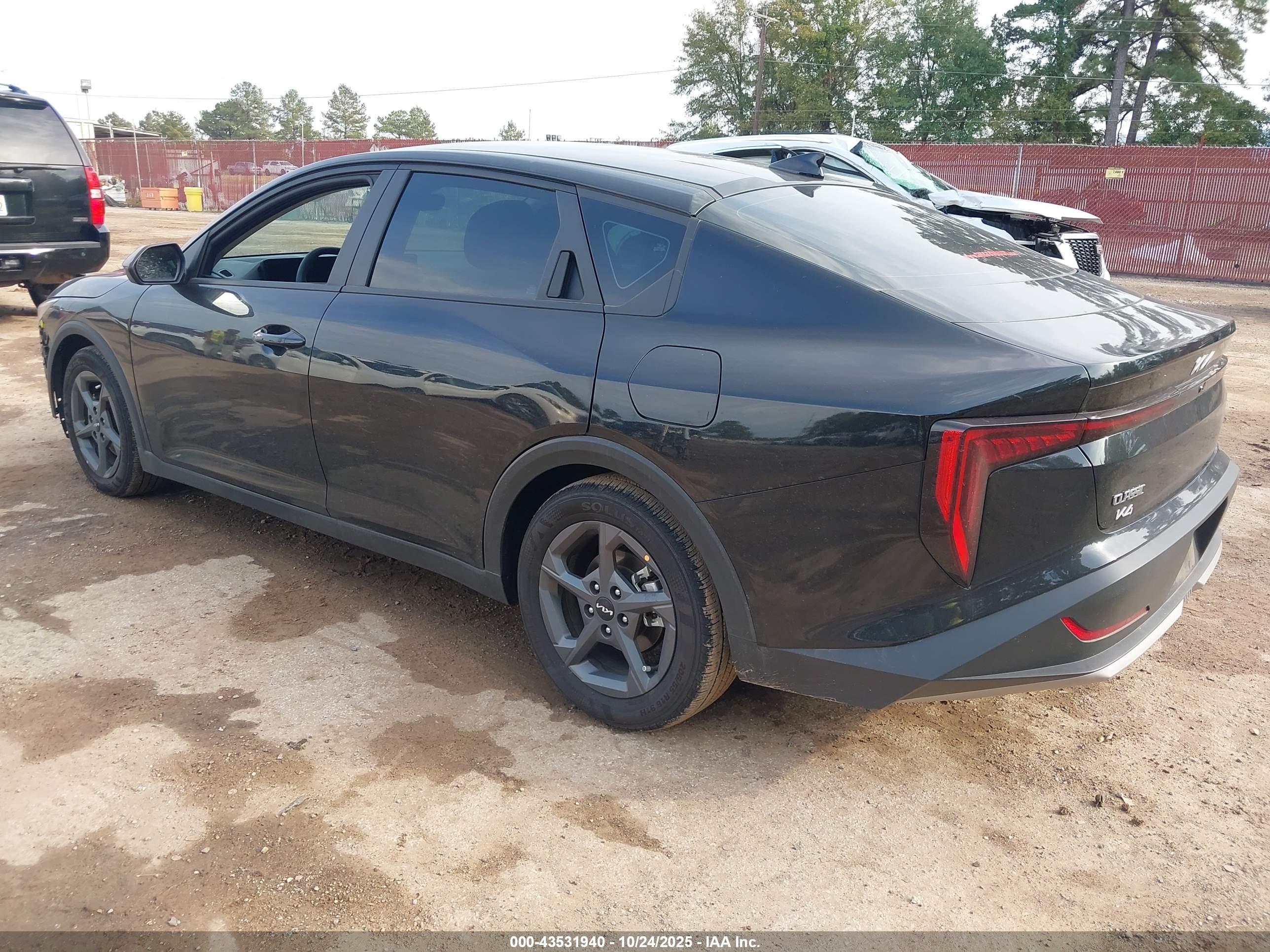KIA K4 image 3