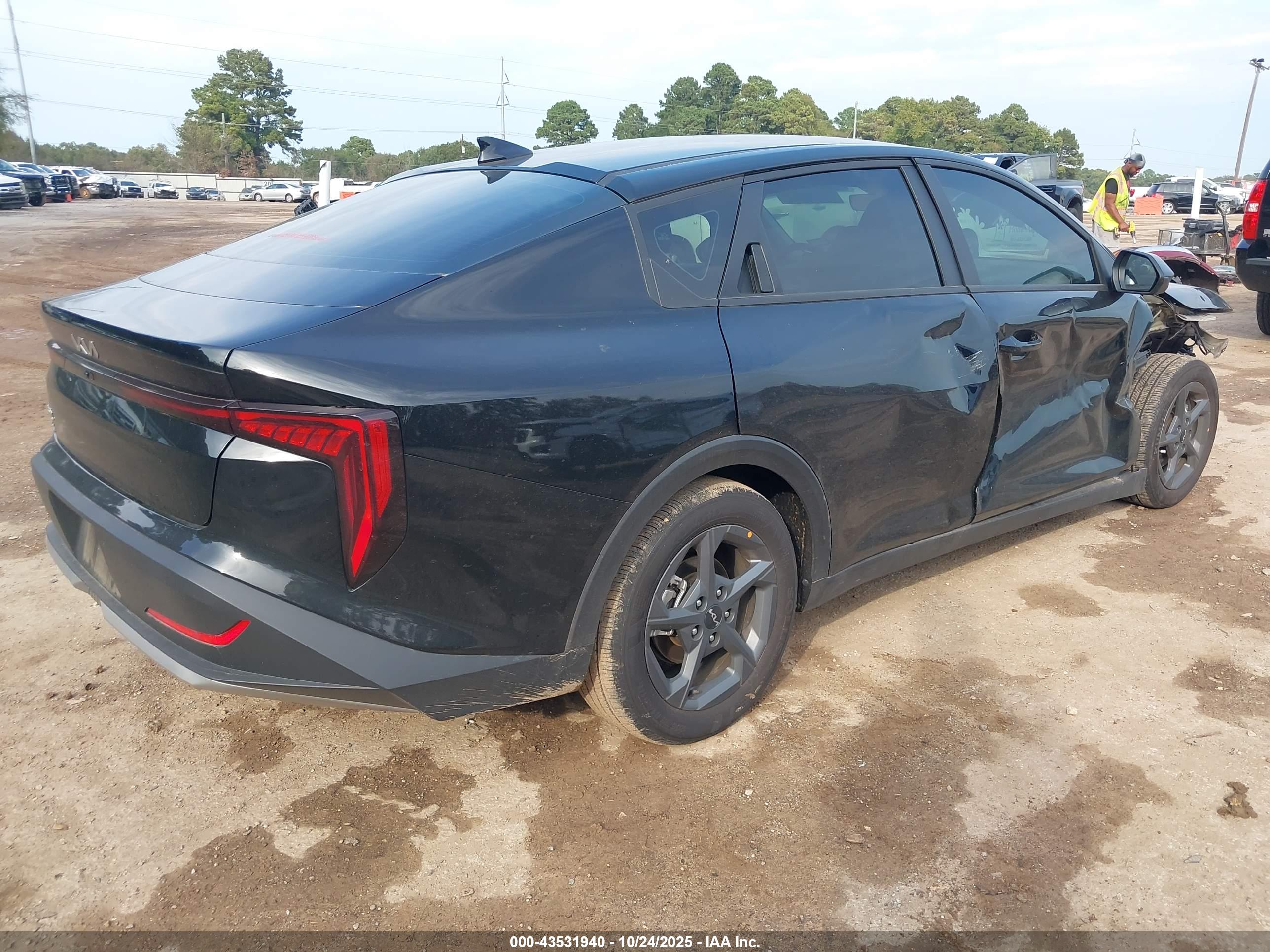 KIA K4 image 4