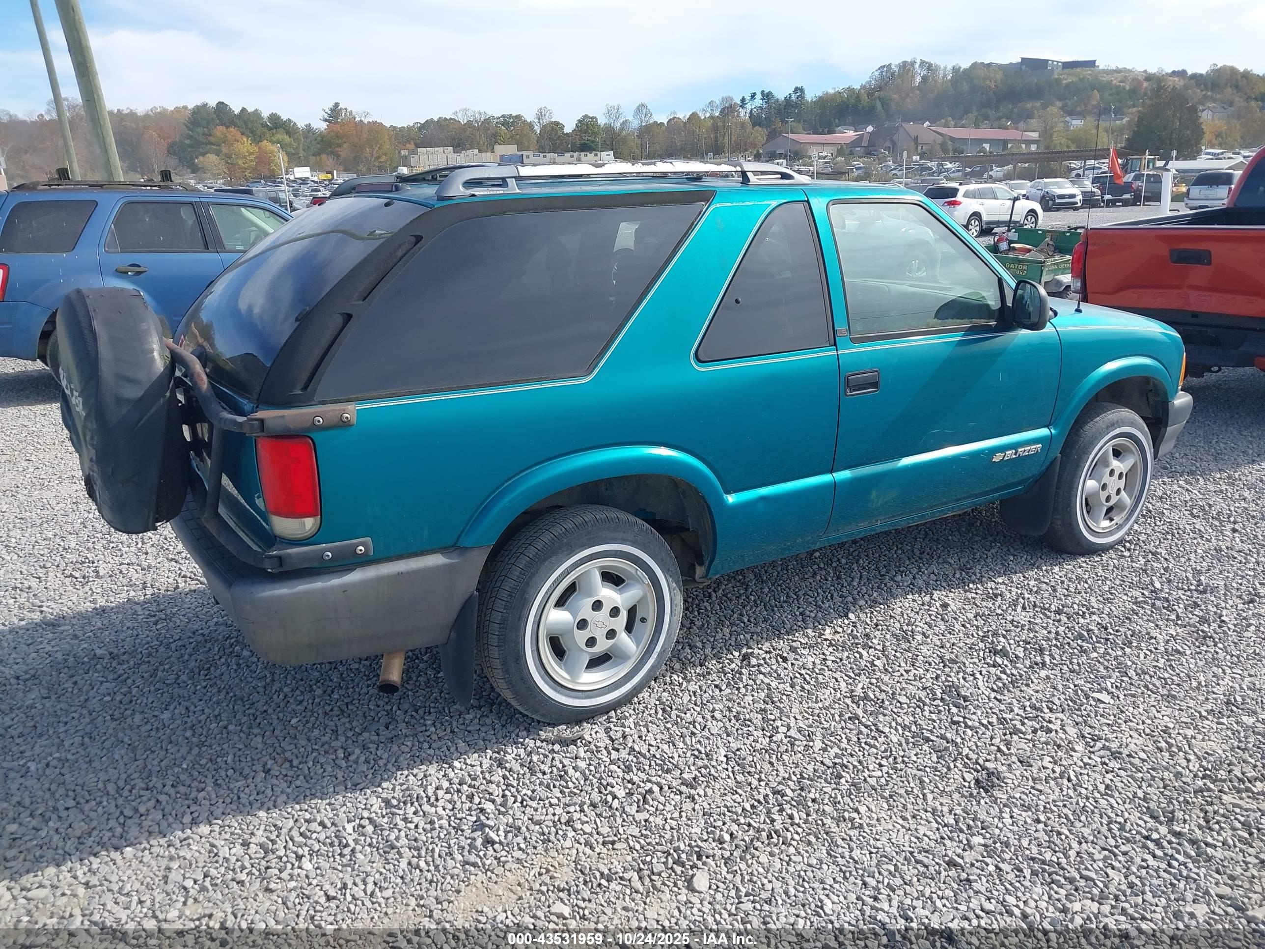 CHEVROLET BLAZER image 4