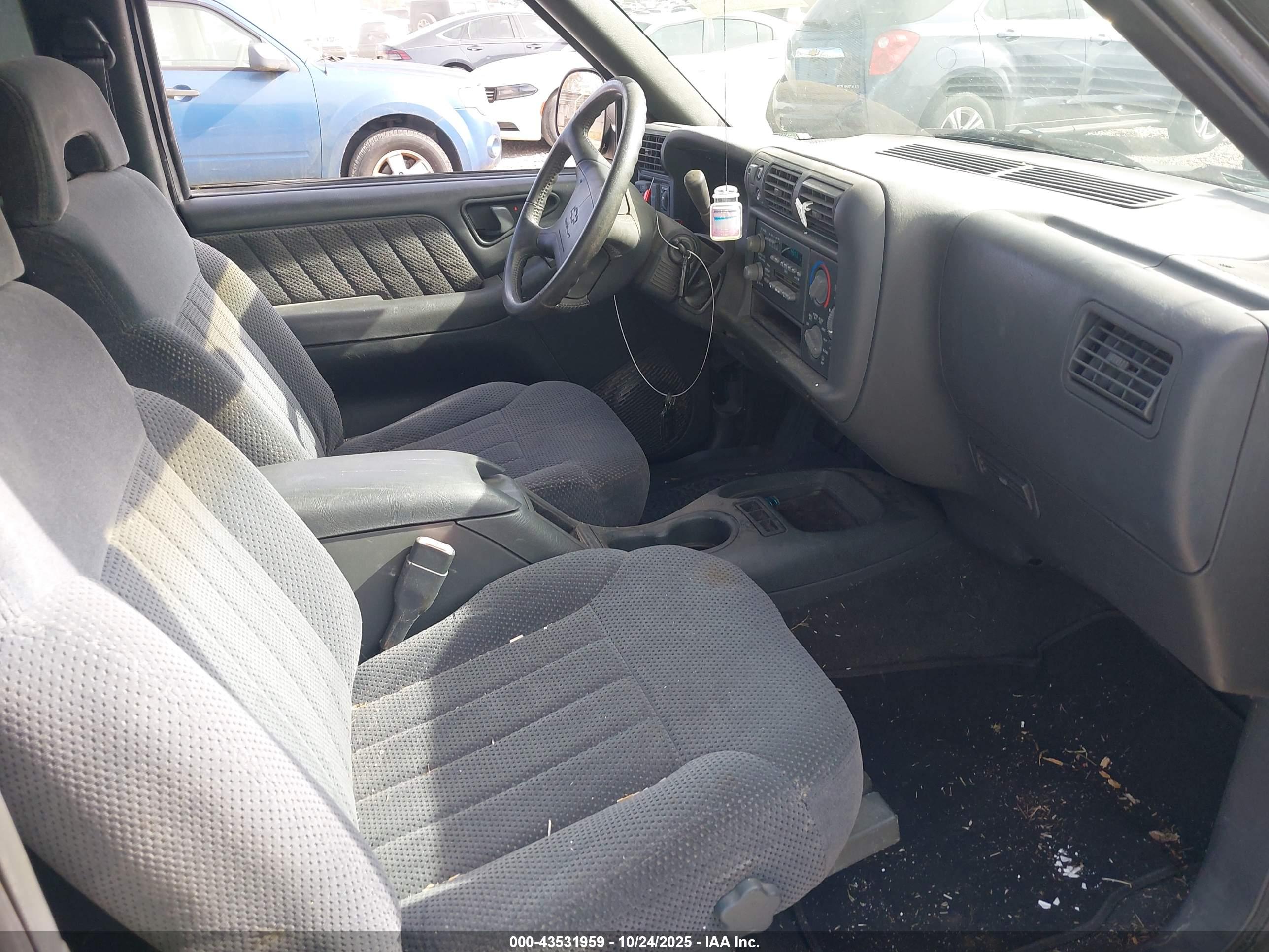 CHEVROLET BLAZER image 5