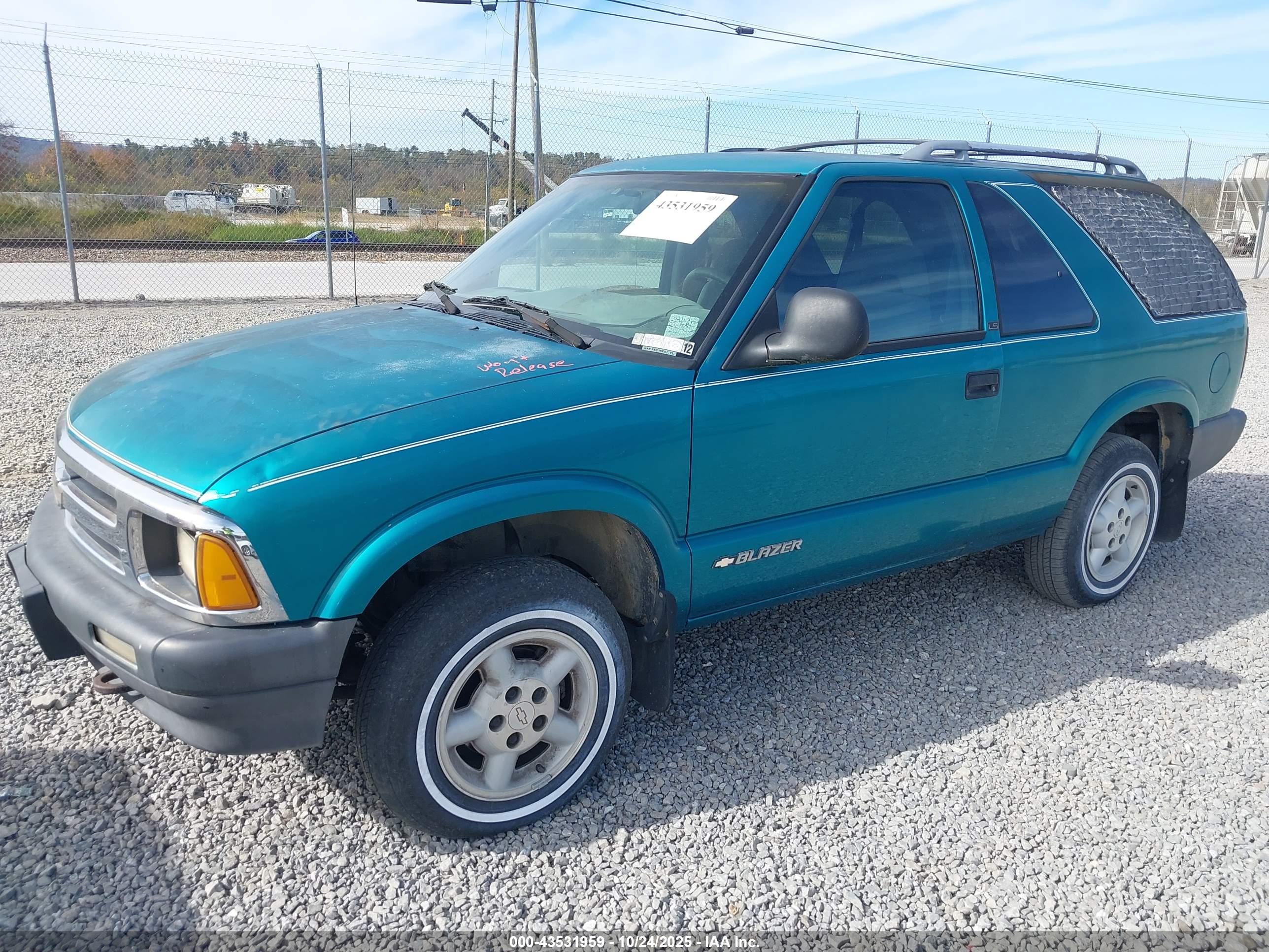 CHEVROLET BLAZER image 6