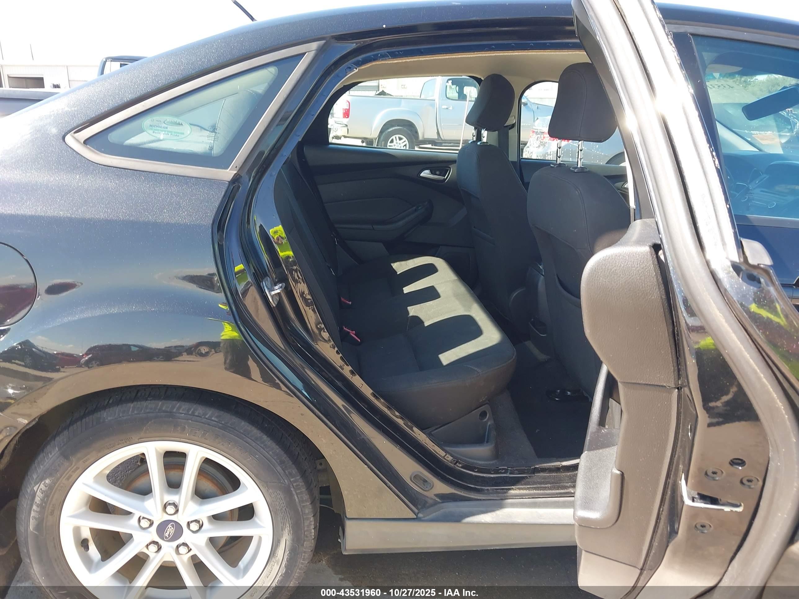 FORD FOCUS image 8