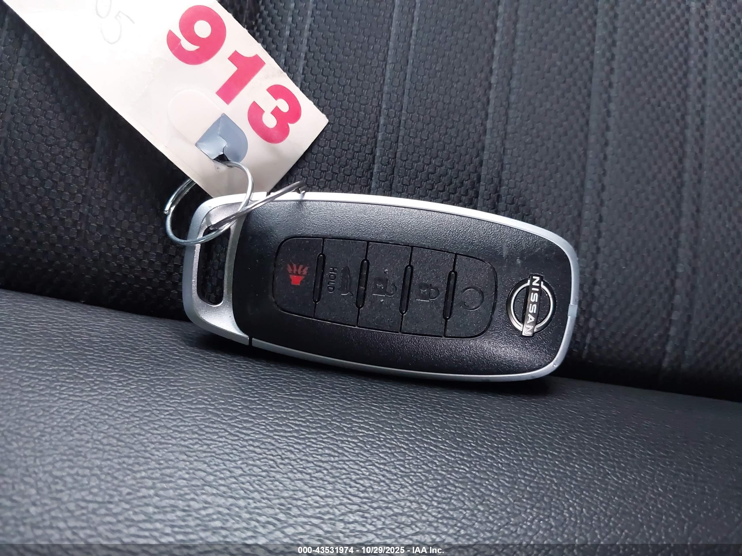 NISSAN ROGUE image 11