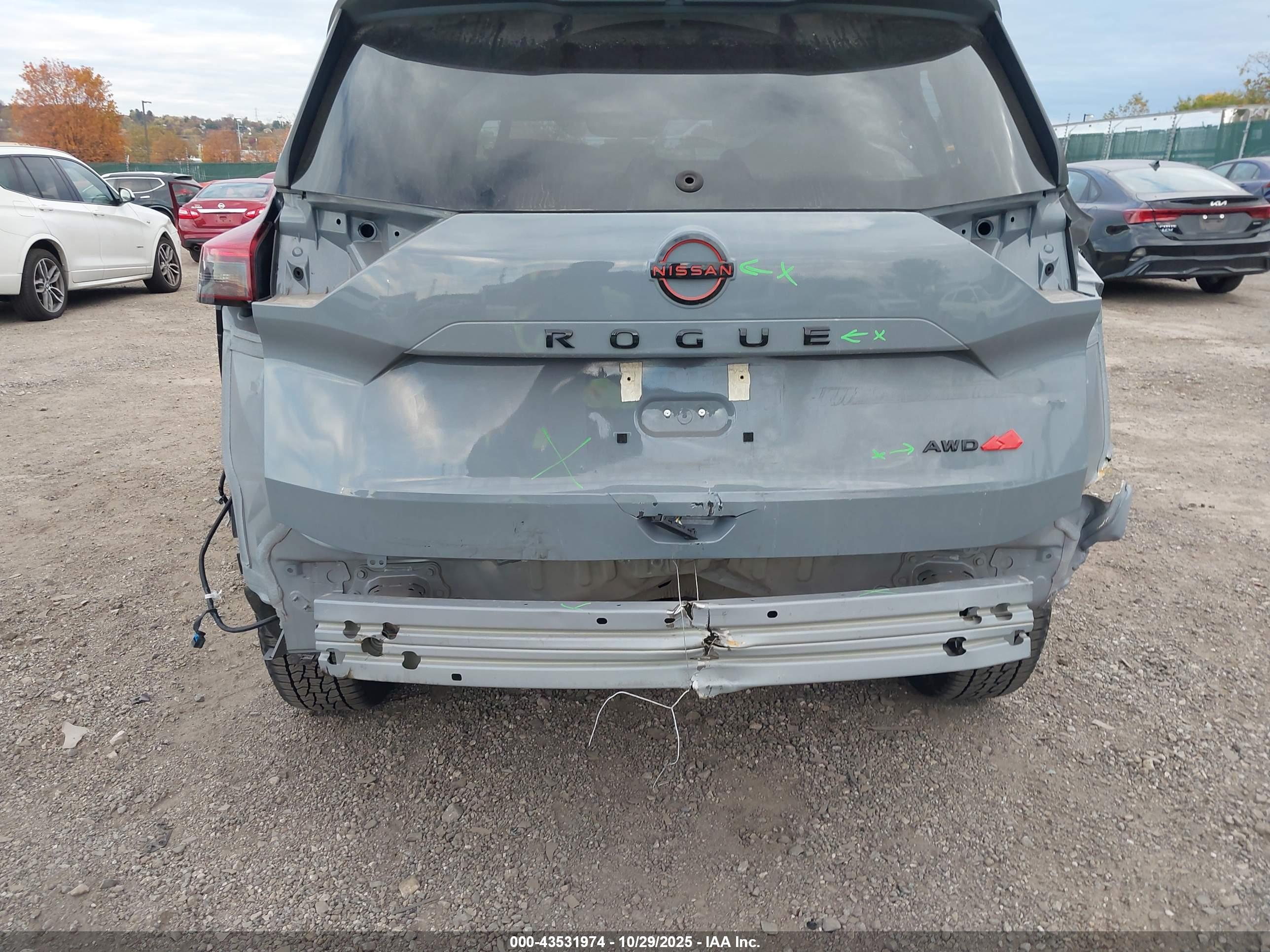NISSAN ROGUE image 6